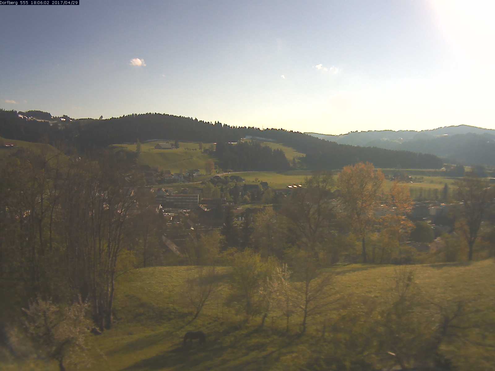 Webcam-Bild: Aussicht vom Dorfberg in Langnau 20170429-180601