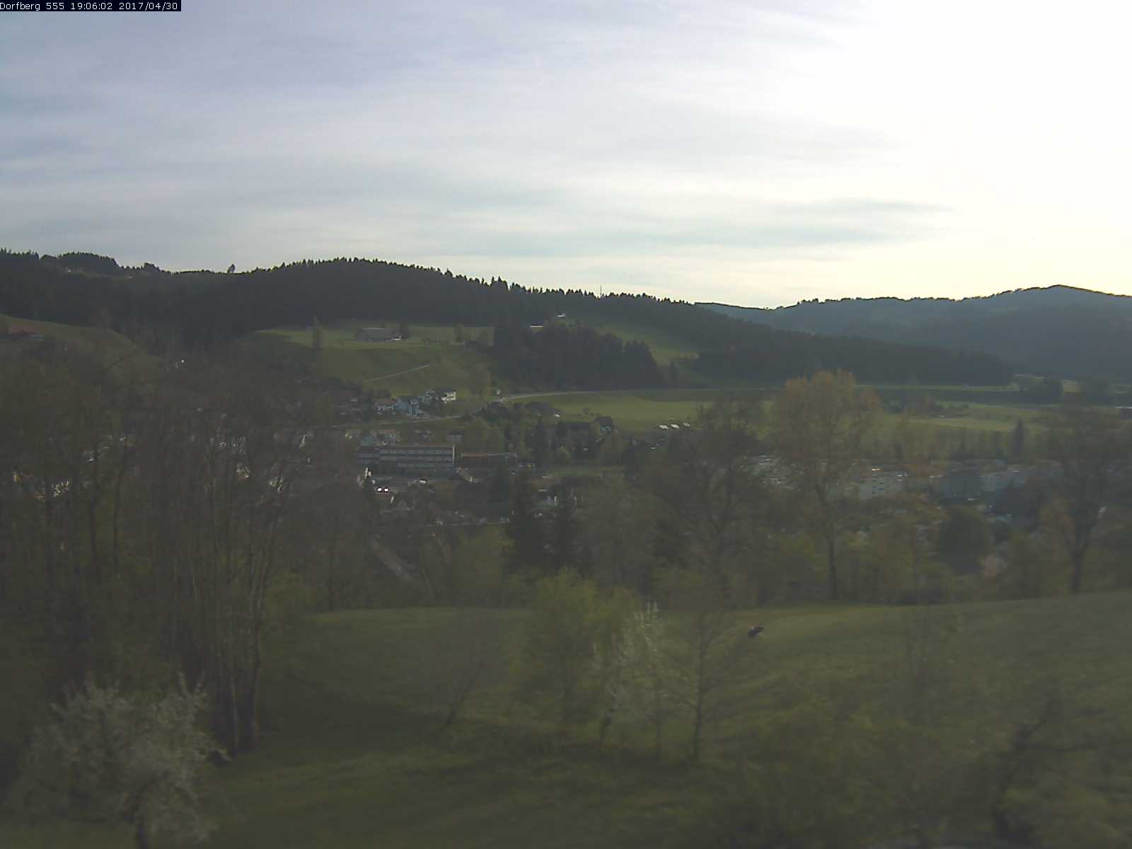 Webcam-Bild: Aussicht vom Dorfberg in Langnau 20170430-190602