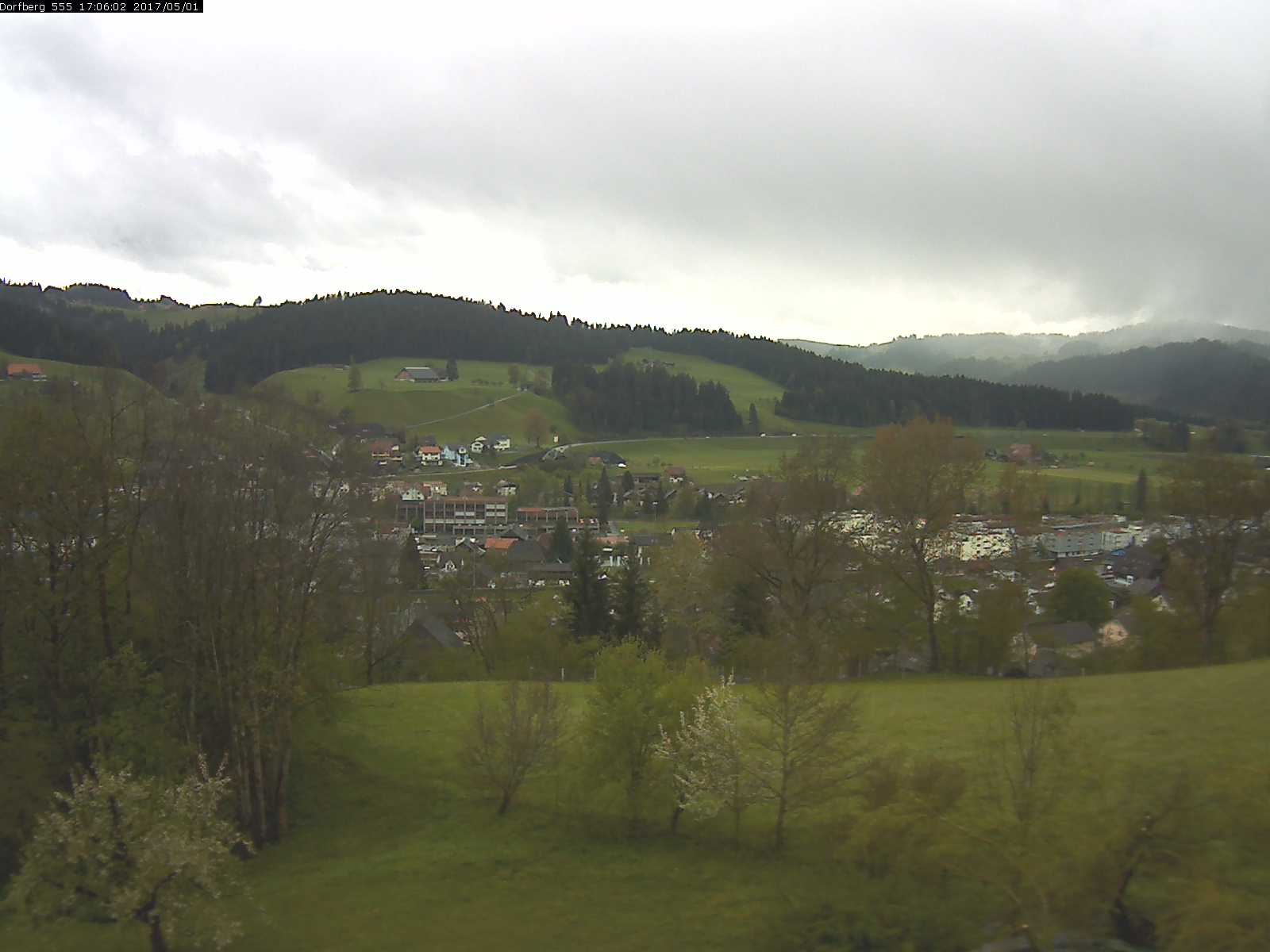 Webcam-Bild: Aussicht vom Dorfberg in Langnau 20170501-170601