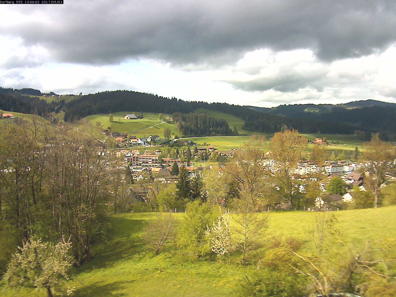 Webcam-Bild: Aussicht vom Dorfberg in Langnau 20170503-100601
