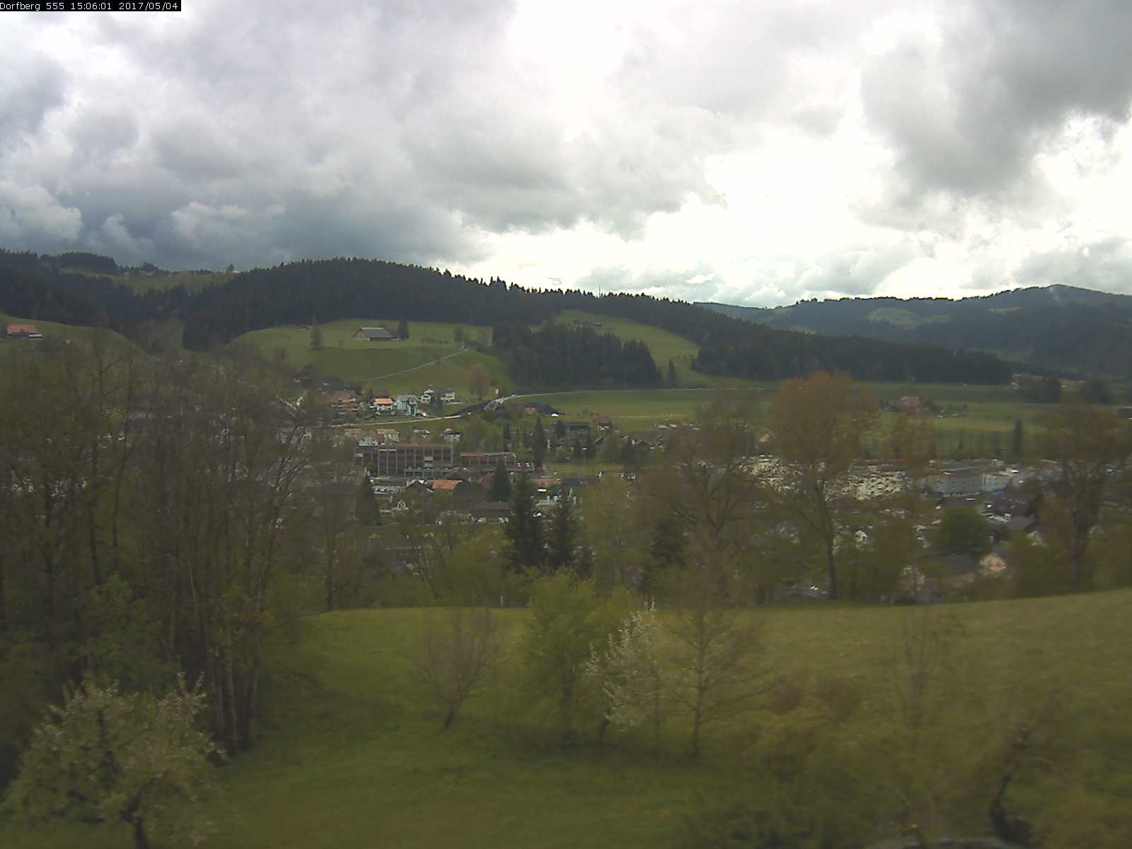 Webcam-Bild: Aussicht vom Dorfberg in Langnau 20170504-150601