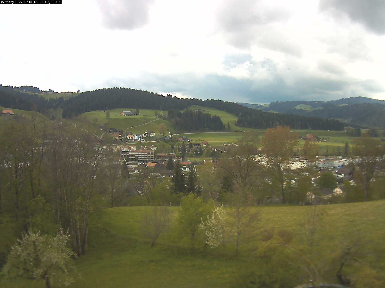 Webcam-Bild: Aussicht vom Dorfberg in Langnau 20170504-170601