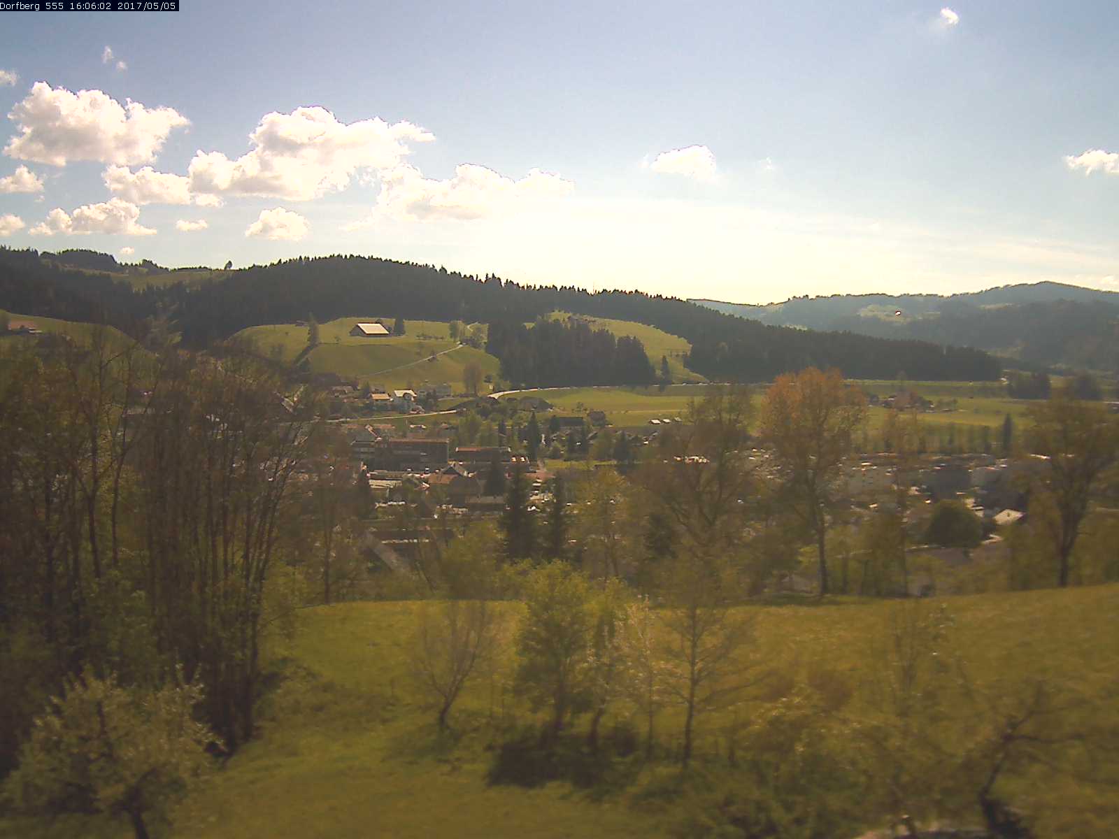 Webcam-Bild: Aussicht vom Dorfberg in Langnau 20170505-160601
