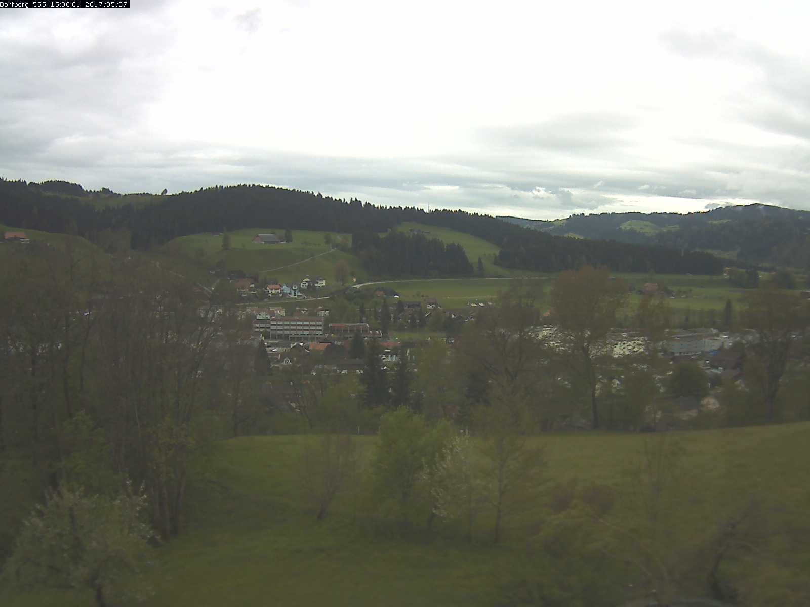 Webcam-Bild: Aussicht vom Dorfberg in Langnau 20170507-150601