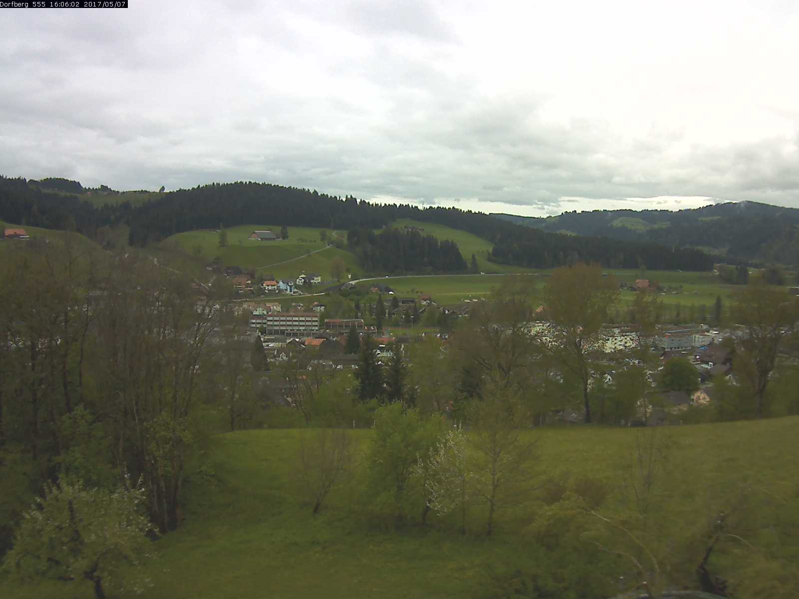 Webcam-Bild: Aussicht vom Dorfberg in Langnau 20170507-160601