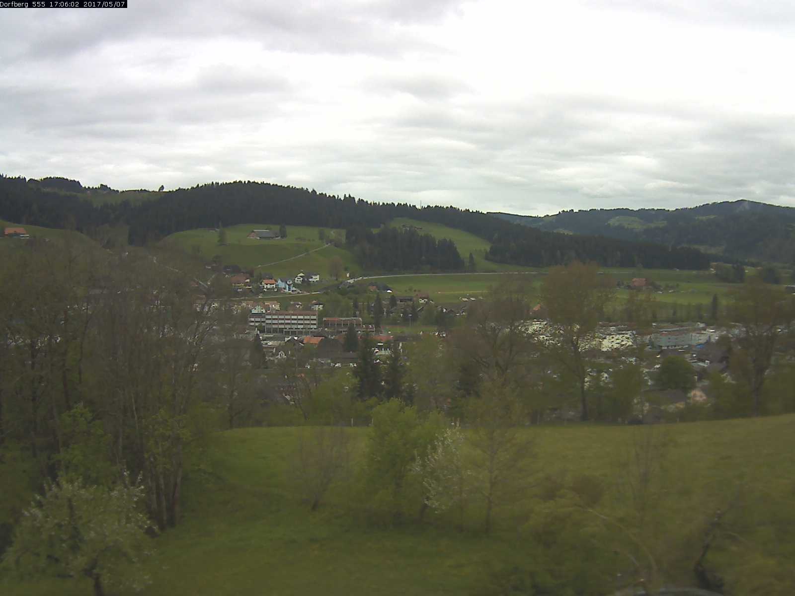 Webcam-Bild: Aussicht vom Dorfberg in Langnau 20170507-170601