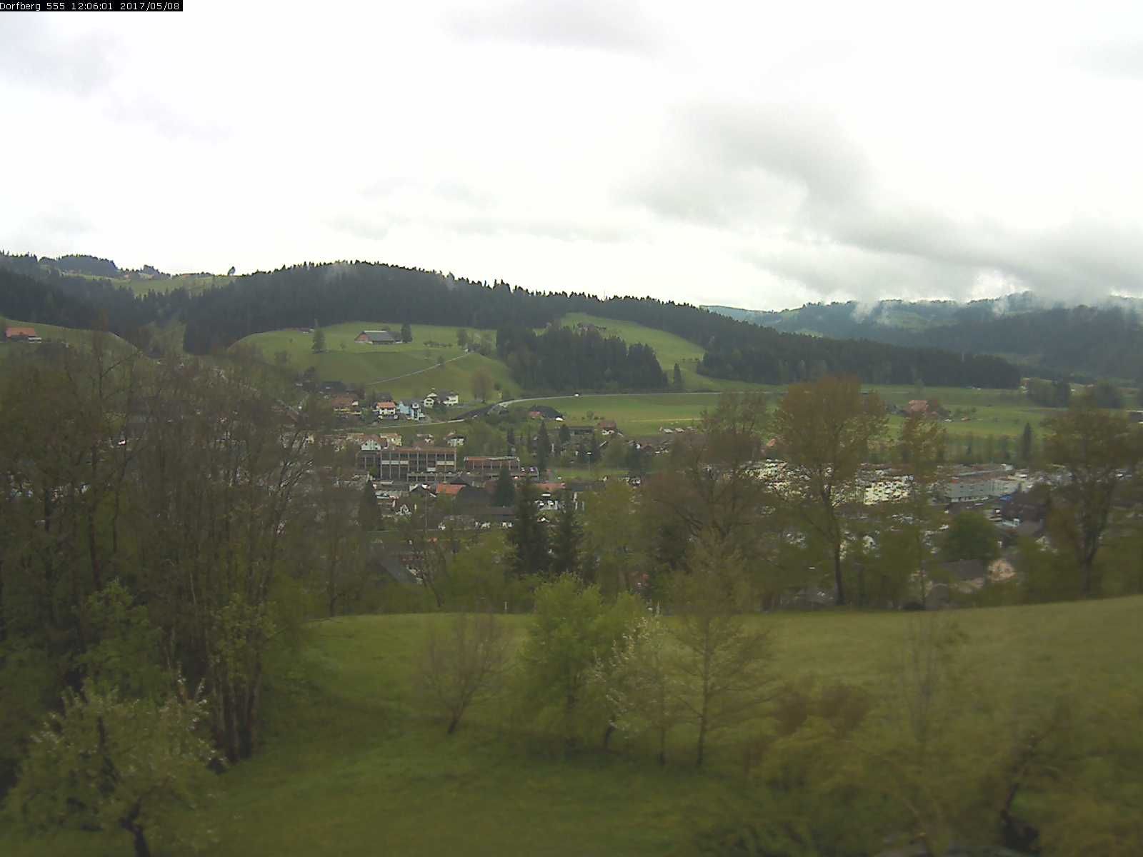 Webcam-Bild: Aussicht vom Dorfberg in Langnau 20170508-120601