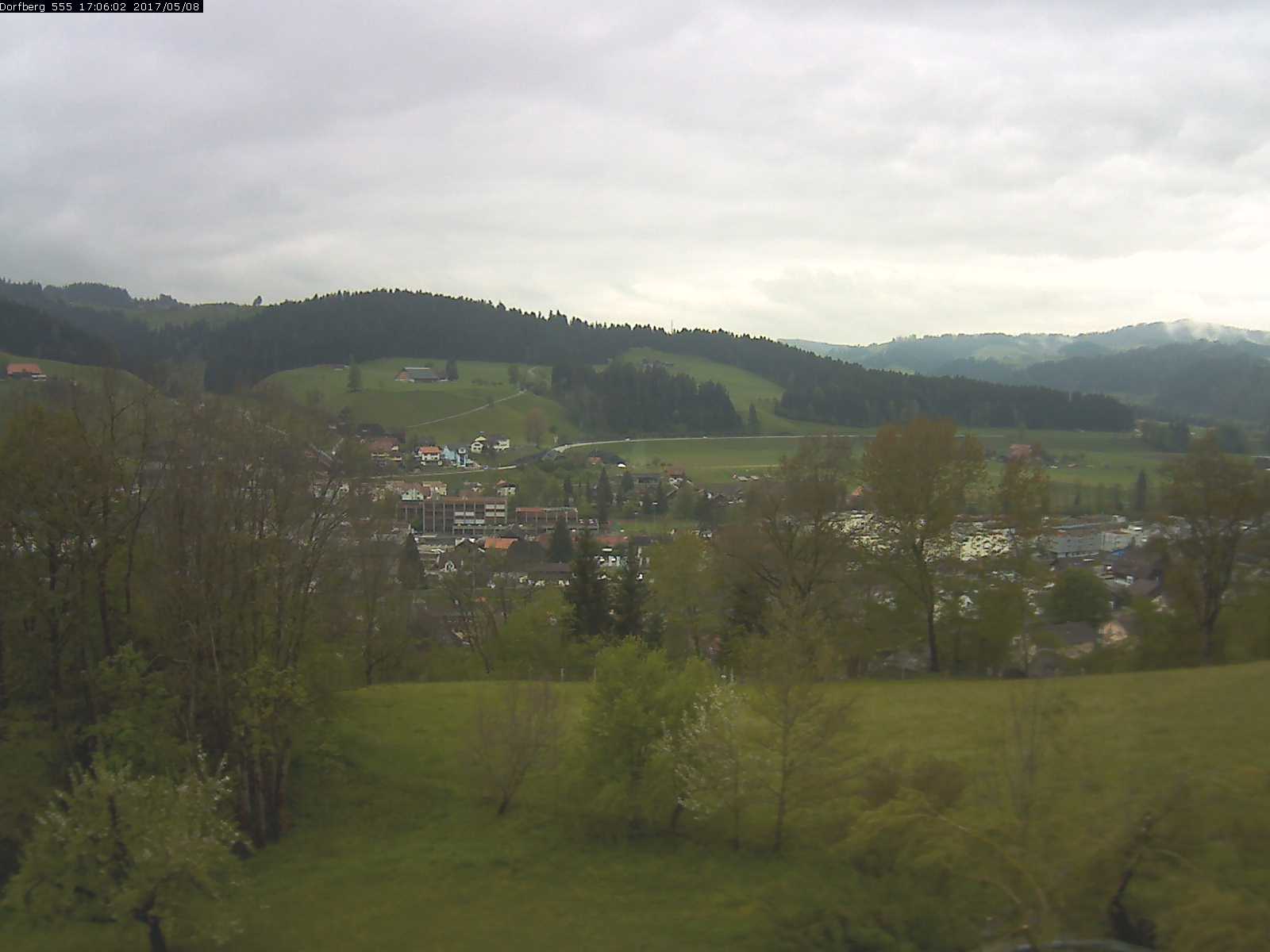 Webcam-Bild: Aussicht vom Dorfberg in Langnau 20170508-170601