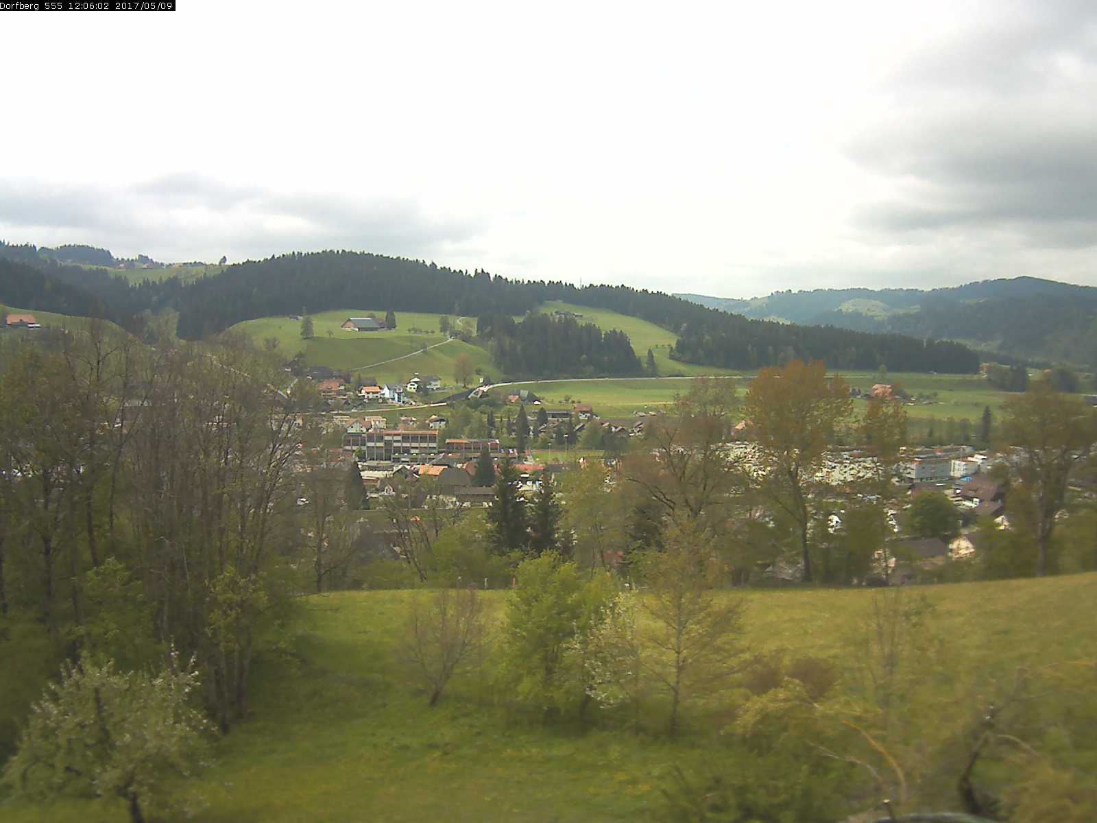 Webcam-Bild: Aussicht vom Dorfberg in Langnau 20170509-120601