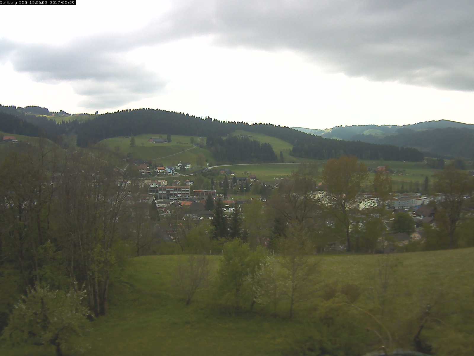 Webcam-Bild: Aussicht vom Dorfberg in Langnau 20170509-150601