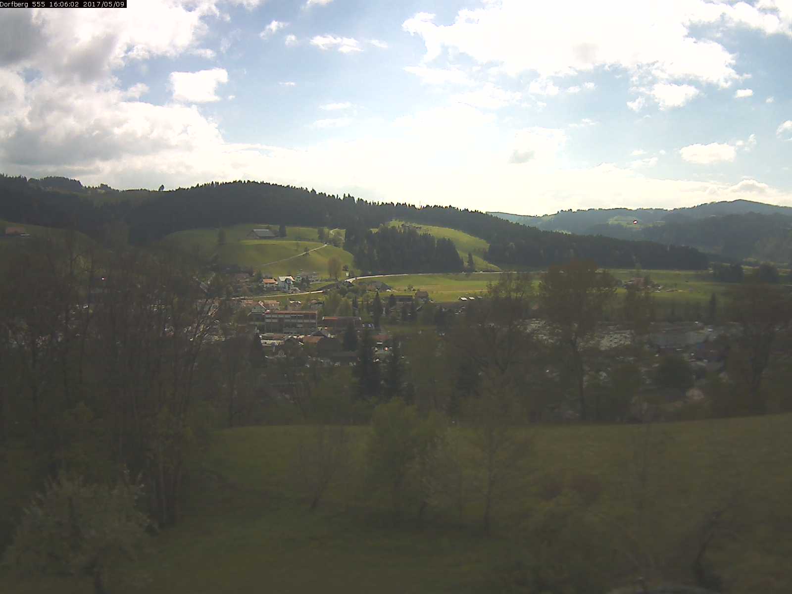 Webcam-Bild: Aussicht vom Dorfberg in Langnau 20170509-160601