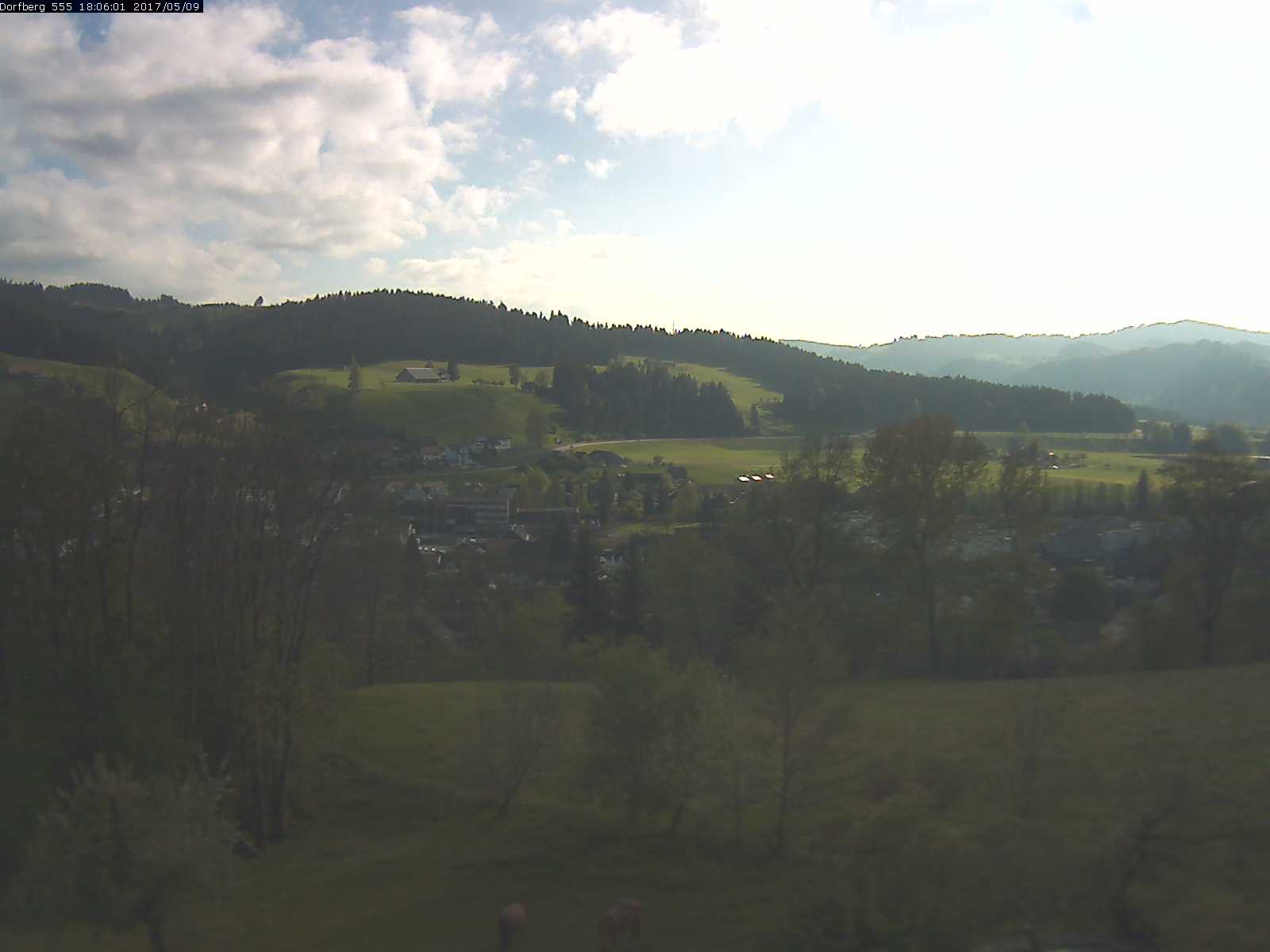 Webcam-Bild: Aussicht vom Dorfberg in Langnau 20170509-180601