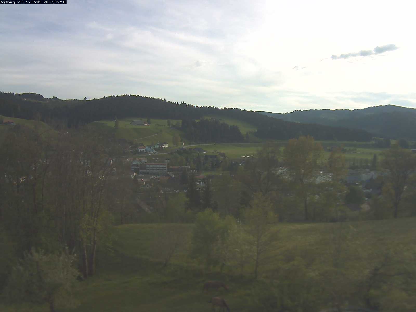 Webcam-Bild: Aussicht vom Dorfberg in Langnau 20170510-190601
