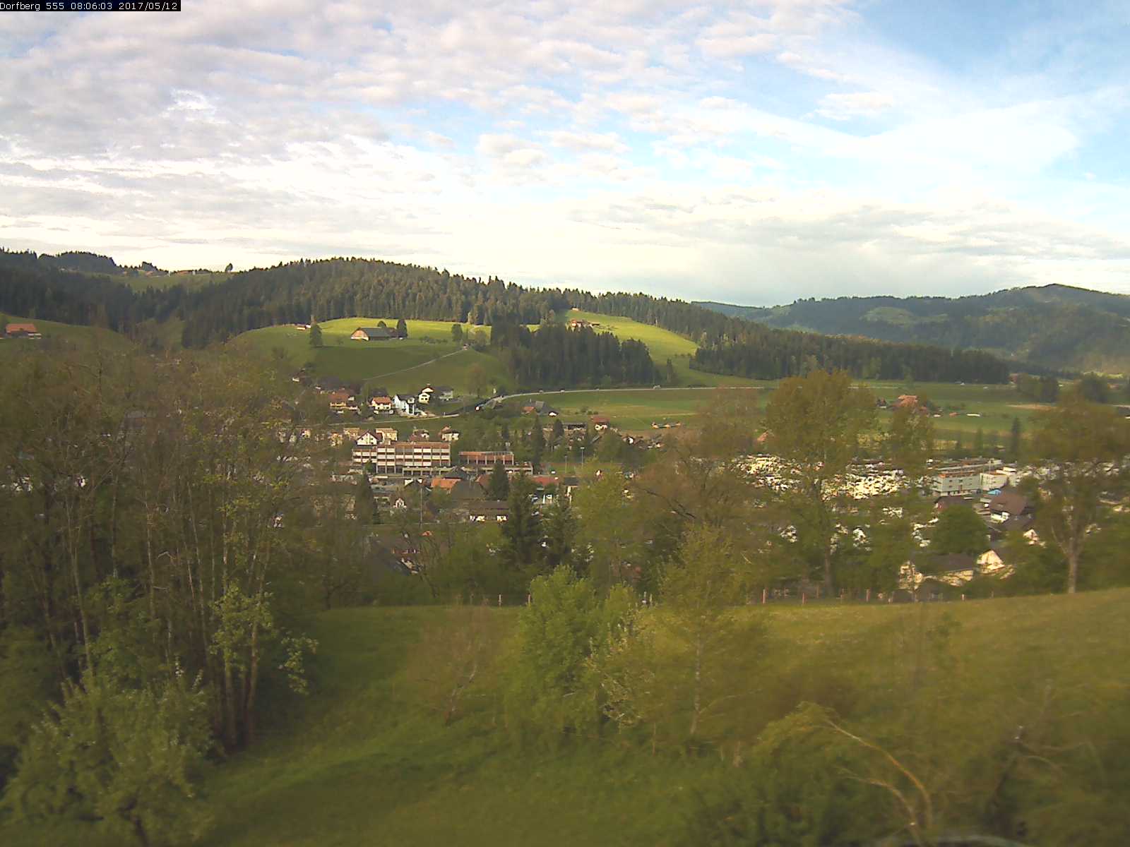 Webcam-Bild: Aussicht vom Dorfberg in Langnau 20170512-080601