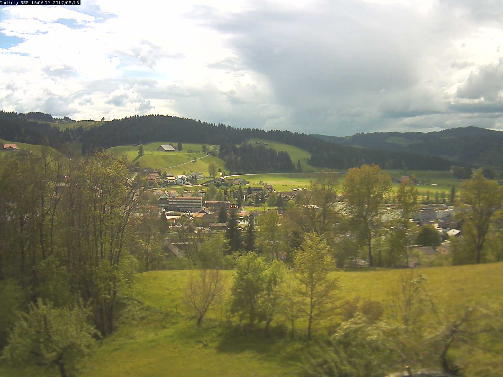 Webcam-Bild: Aussicht vom Dorfberg in Langnau 20170513-160601