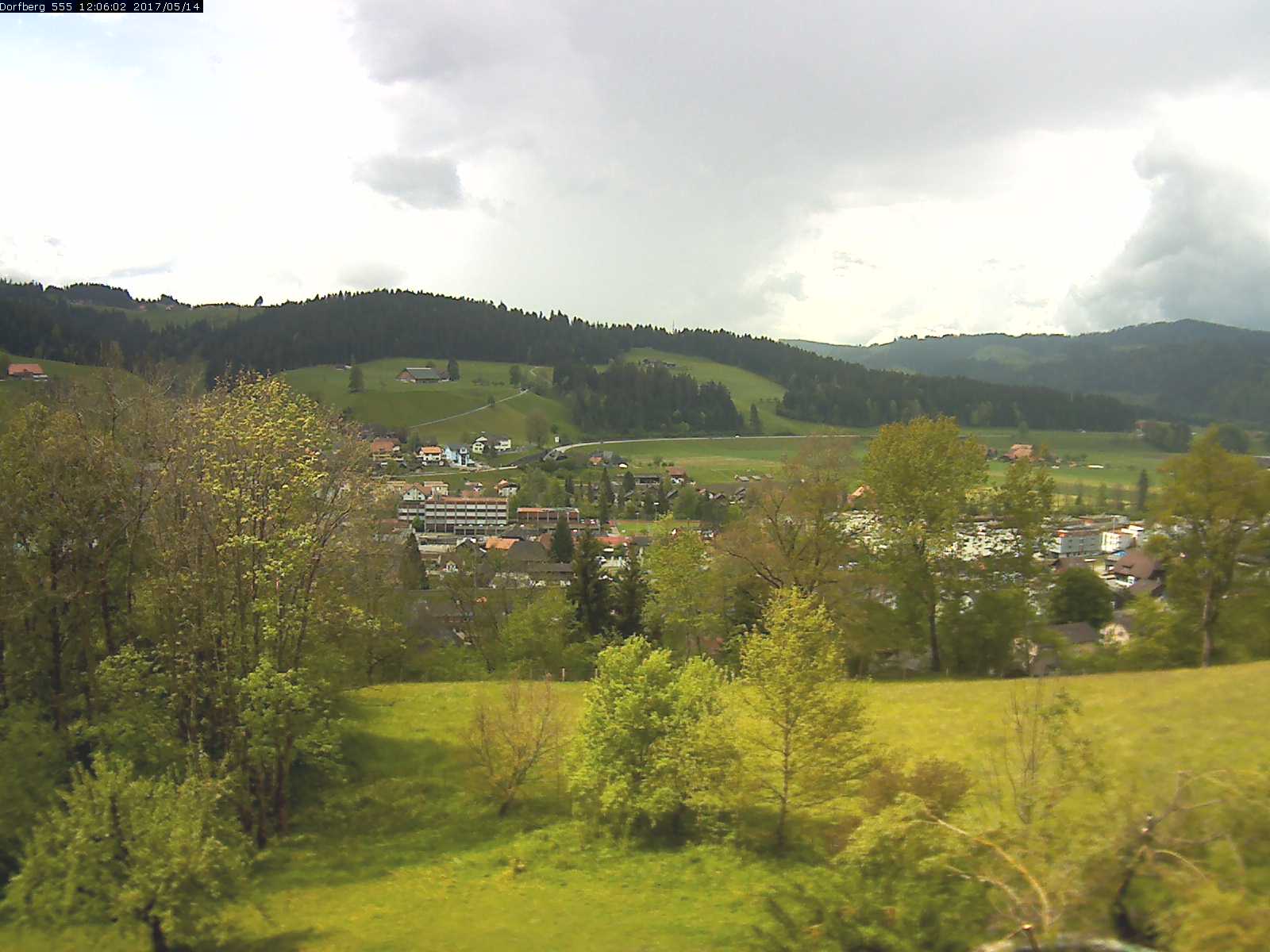Webcam-Bild: Aussicht vom Dorfberg in Langnau 20170514-120601