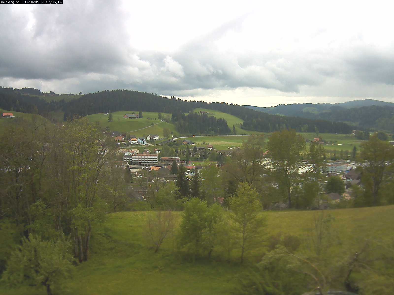 Webcam-Bild: Aussicht vom Dorfberg in Langnau 20170514-140601
