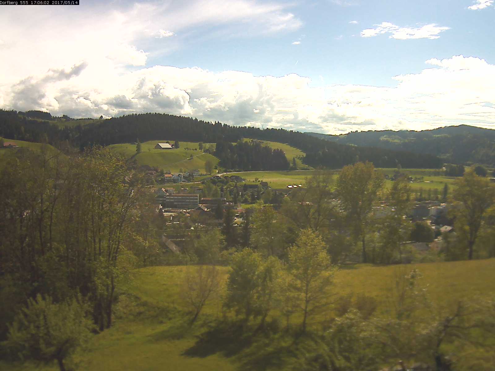 Webcam-Bild: Aussicht vom Dorfberg in Langnau 20170514-170601
