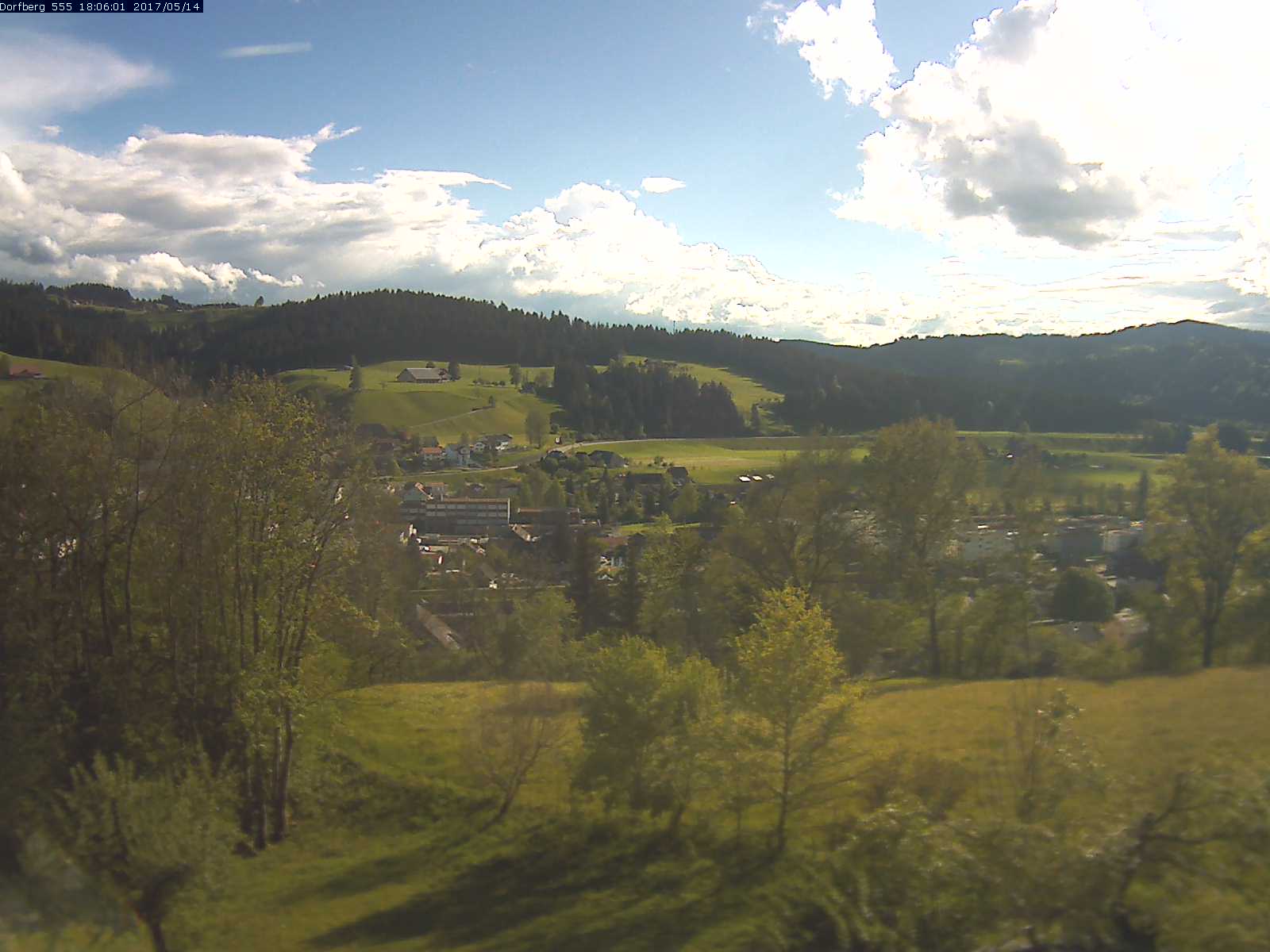 Webcam-Bild: Aussicht vom Dorfberg in Langnau 20170514-180601