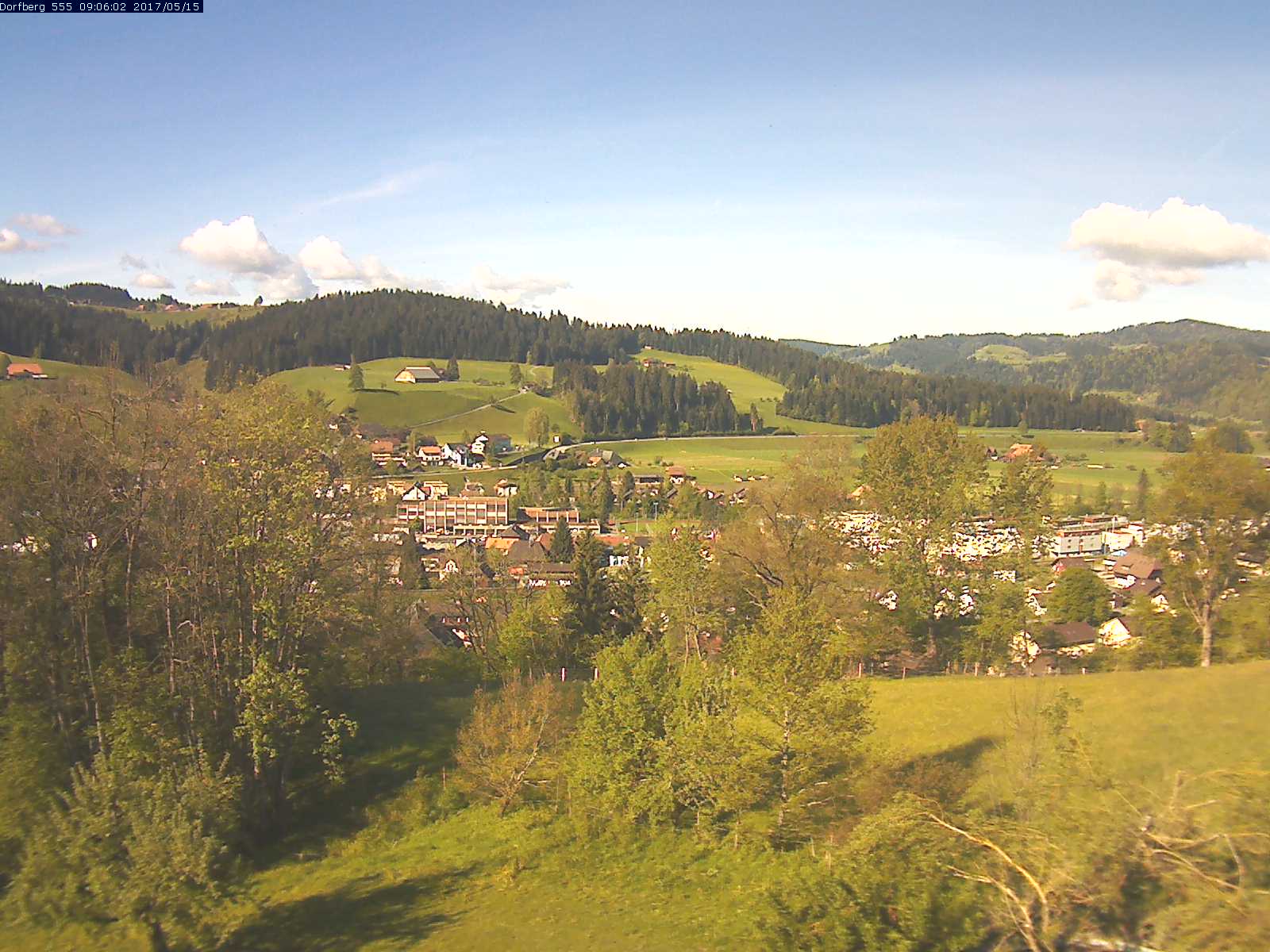 Webcam-Bild: Aussicht vom Dorfberg in Langnau 20170515-090601