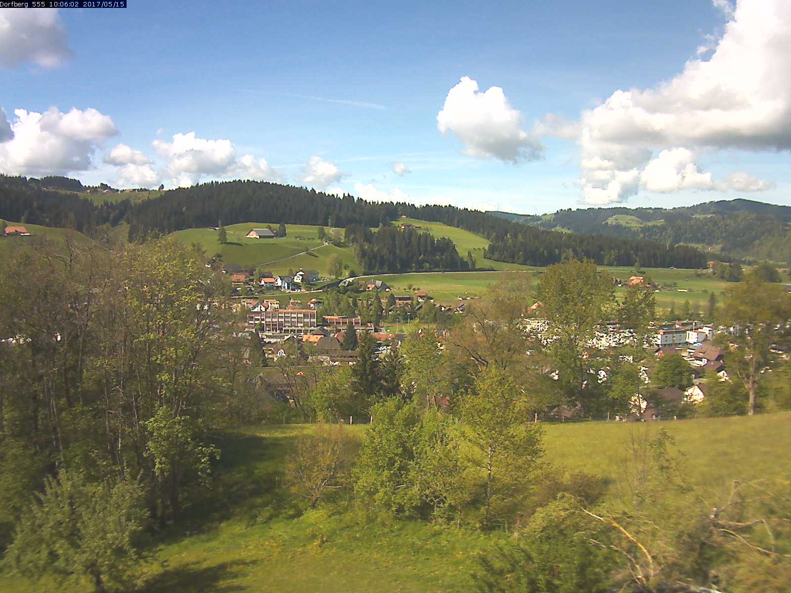 Webcam-Bild: Aussicht vom Dorfberg in Langnau 20170515-100601