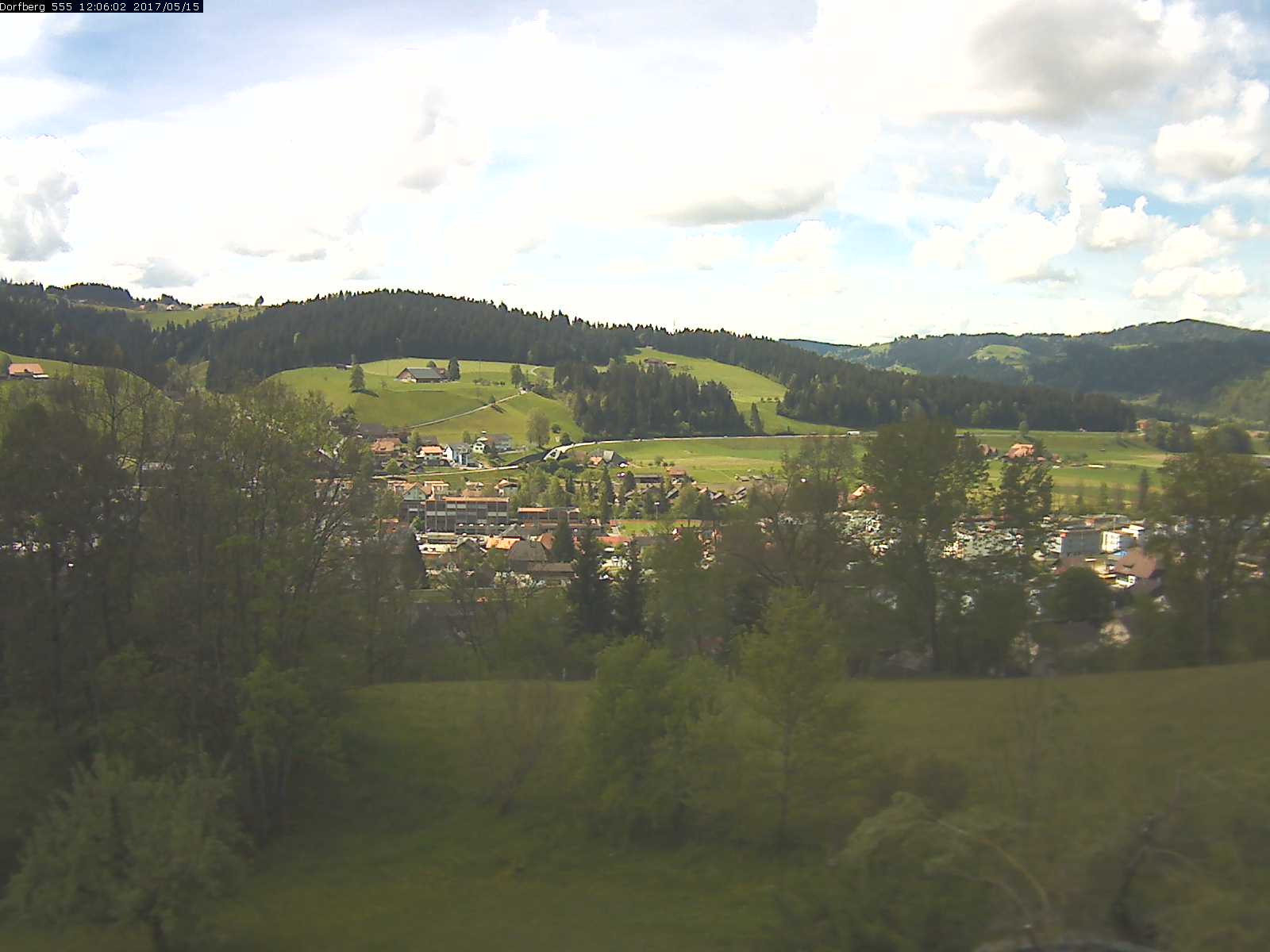 Webcam-Bild: Aussicht vom Dorfberg in Langnau 20170515-120601