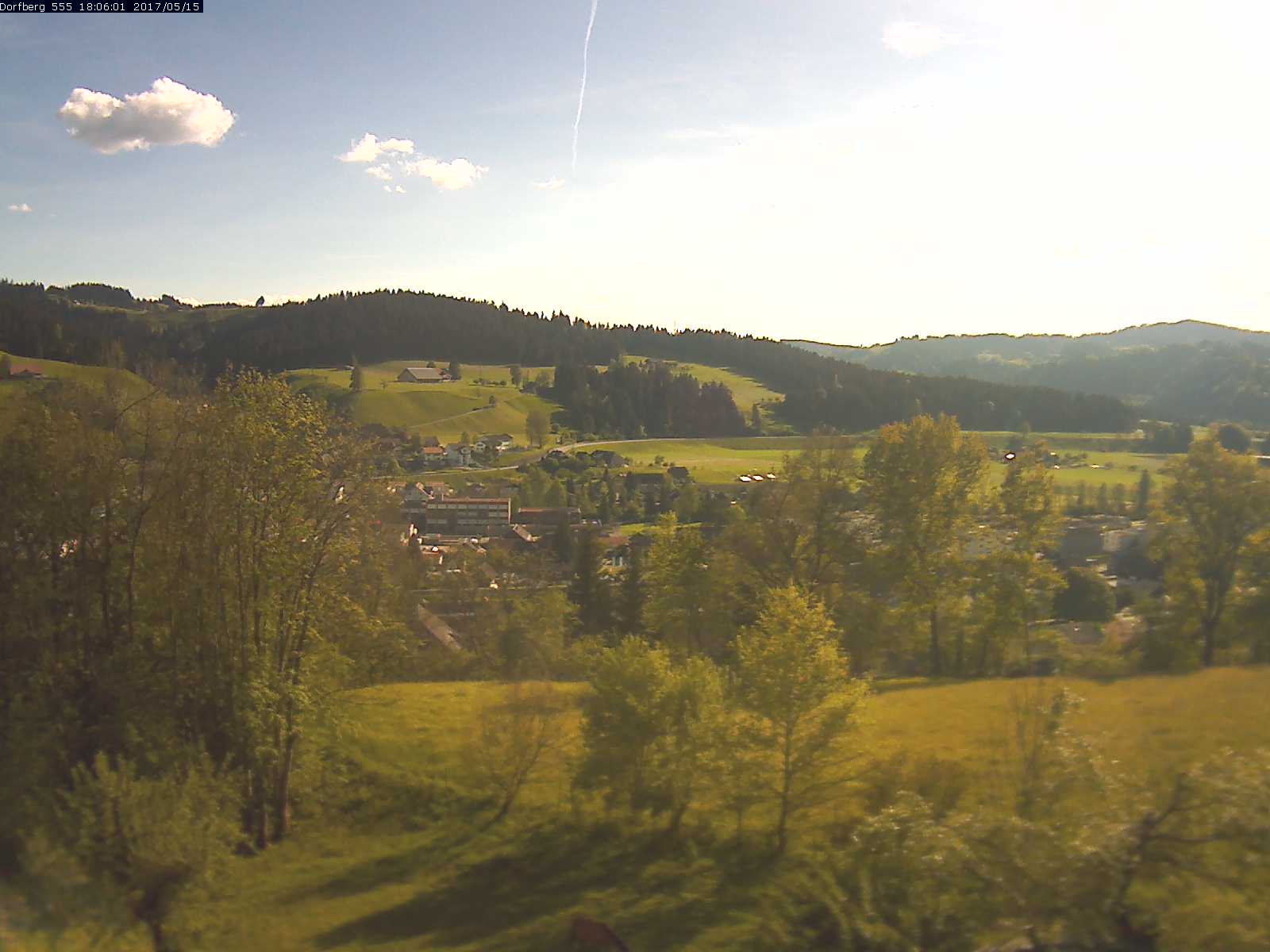 Webcam-Bild: Aussicht vom Dorfberg in Langnau 20170515-180601