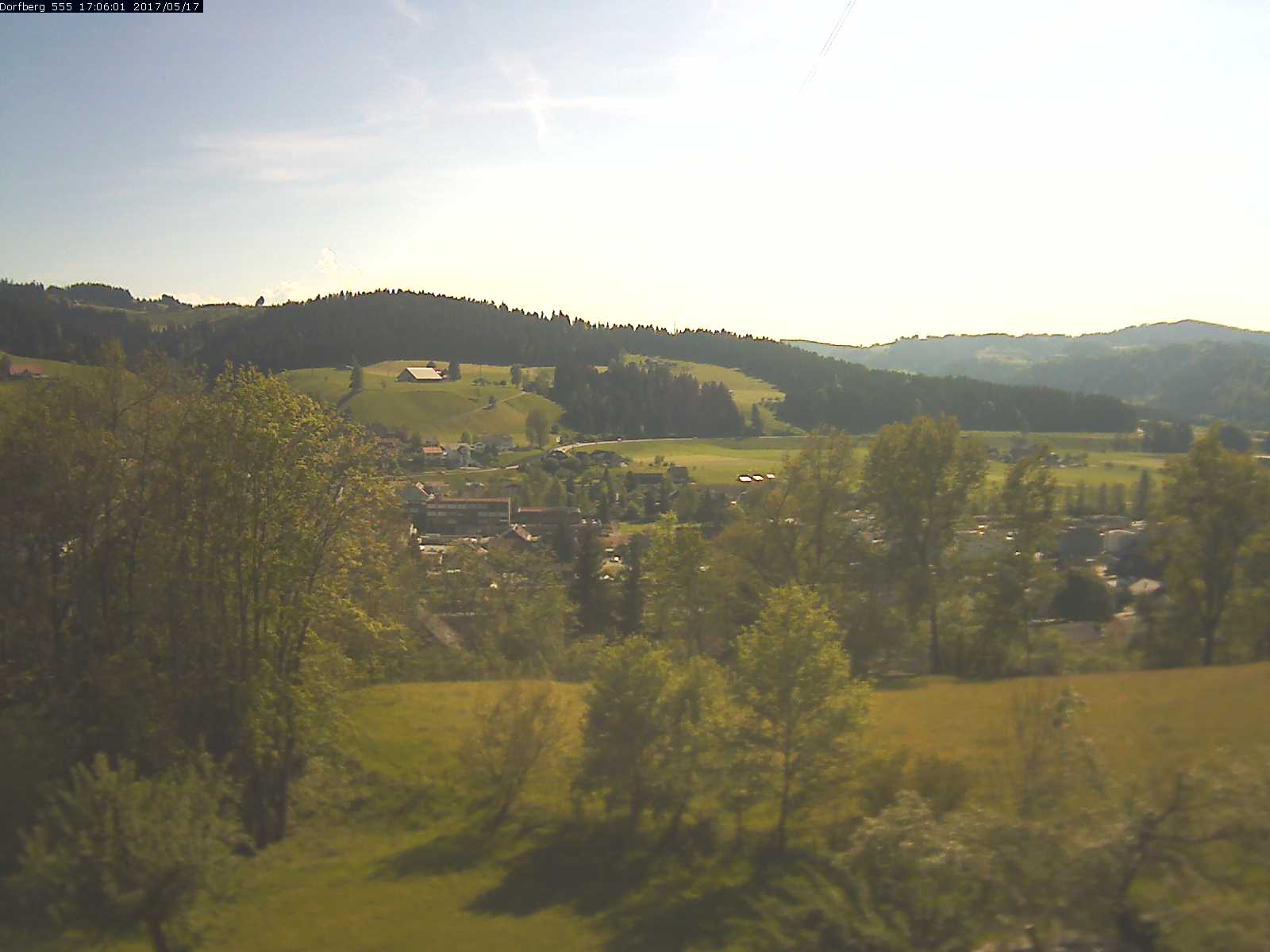 Webcam-Bild: Aussicht vom Dorfberg in Langnau 20170517-170601