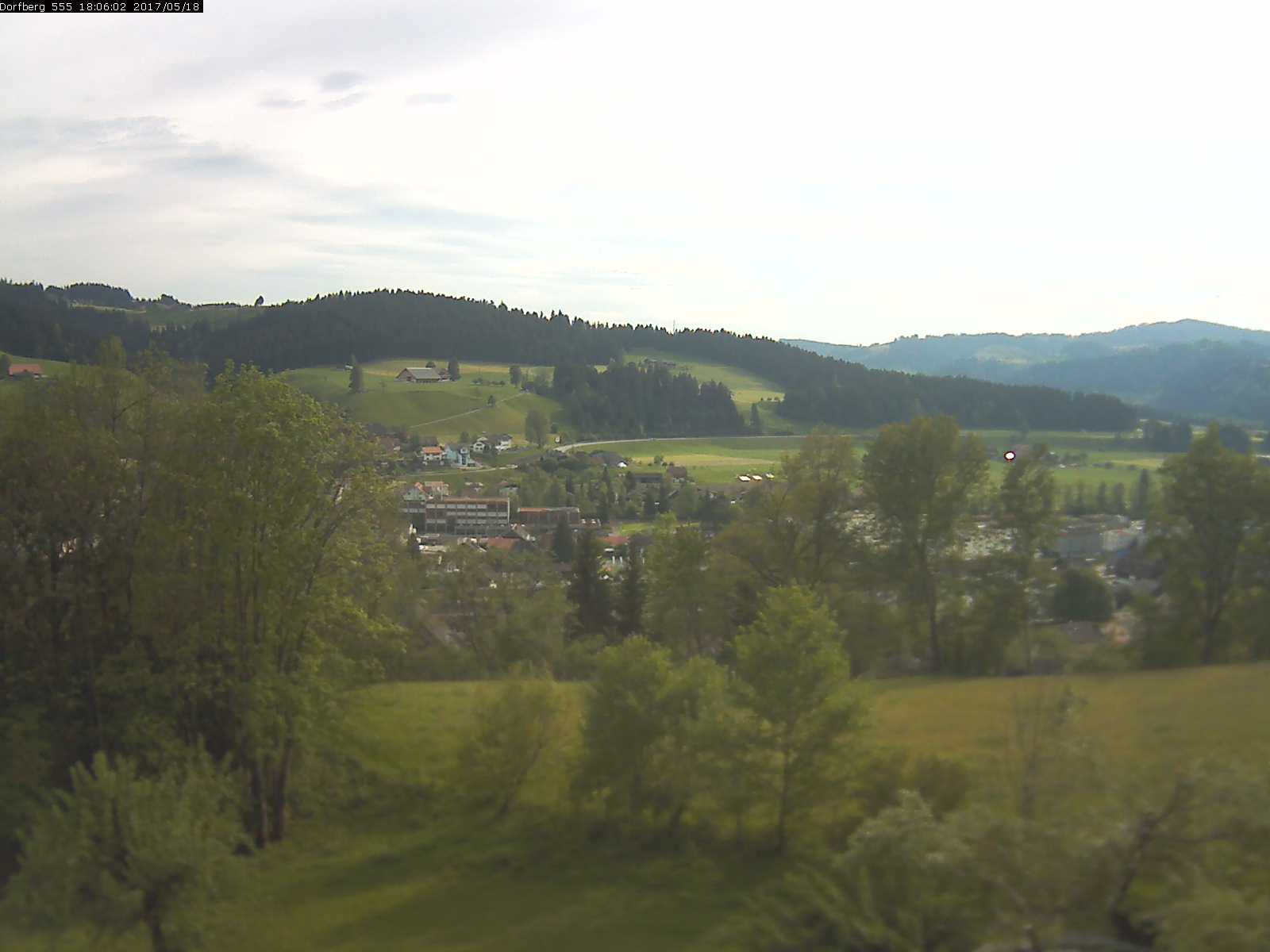 Webcam-Bild: Aussicht vom Dorfberg in Langnau 20170518-180601