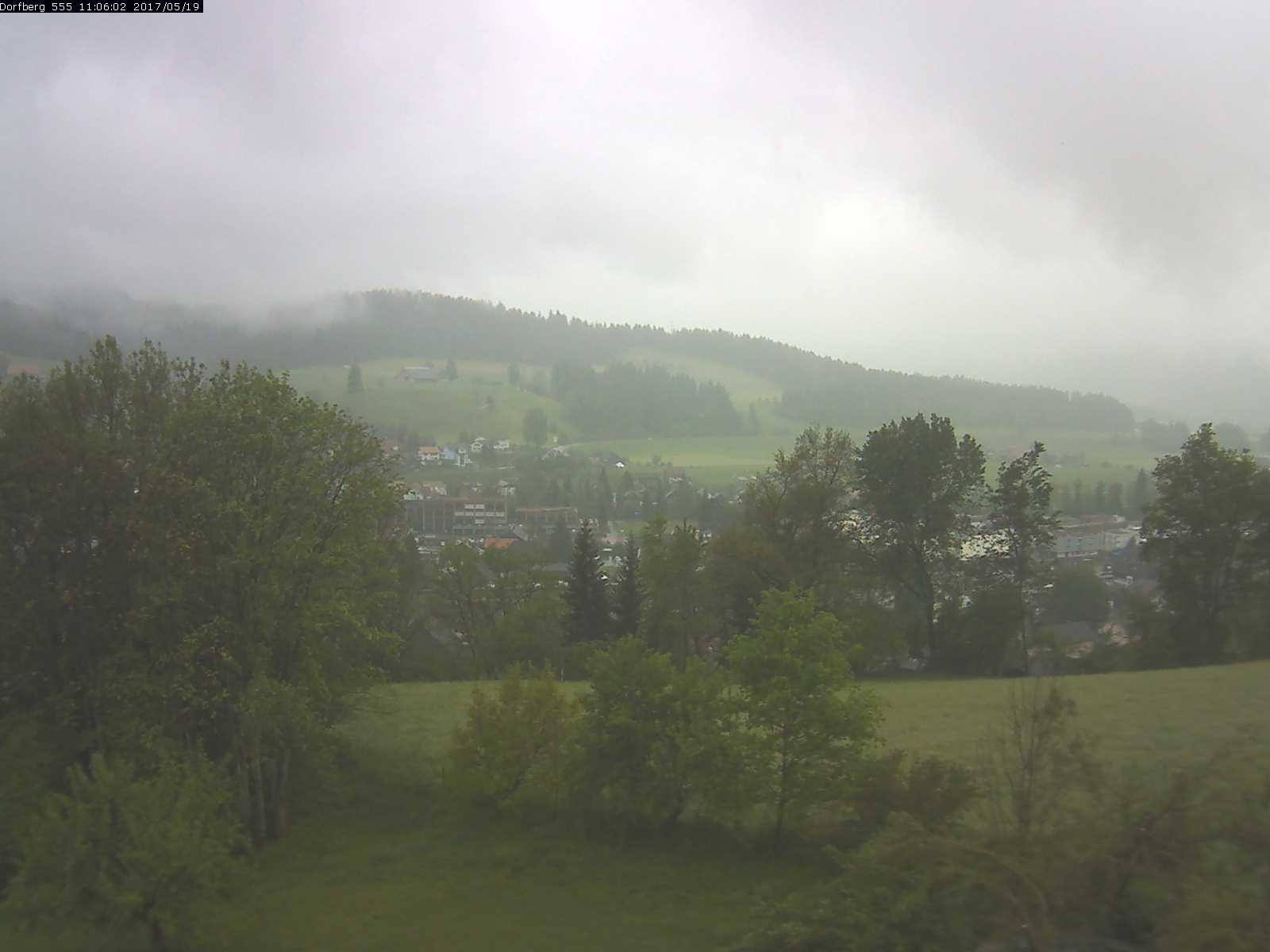 Webcam-Bild: Aussicht vom Dorfberg in Langnau 20170519-110601