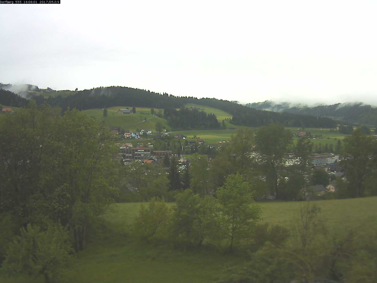 Webcam-Bild: Aussicht vom Dorfberg in Langnau 20170519-160601