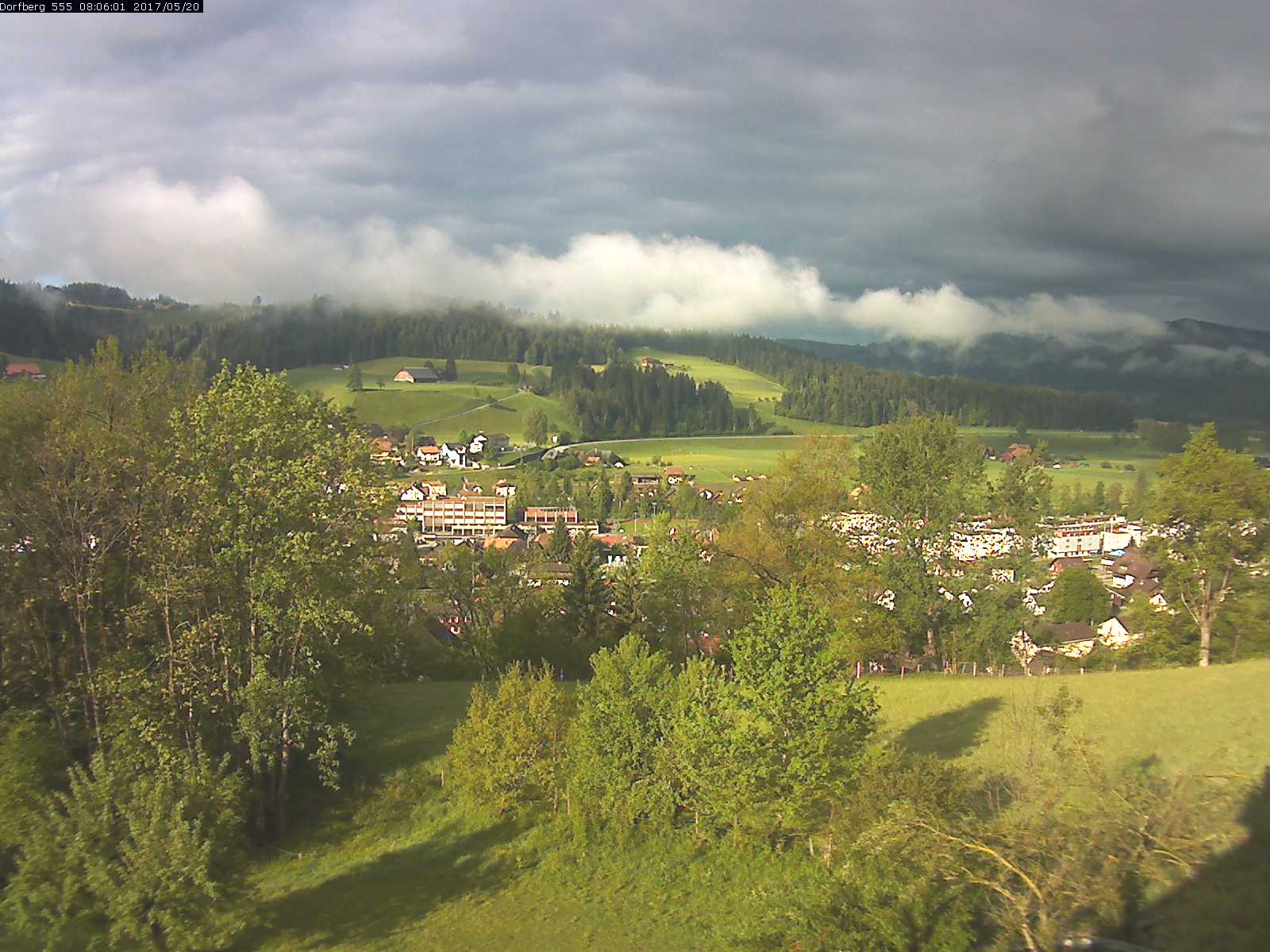 Webcam-Bild: Aussicht vom Dorfberg in Langnau 20170520-080601