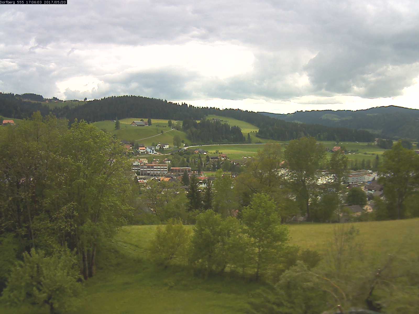 Webcam-Bild: Aussicht vom Dorfberg in Langnau 20170520-170601