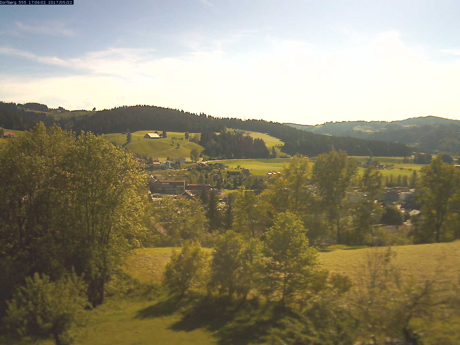 Webcam-Bild: Aussicht vom Dorfberg in Langnau 20170522-170601