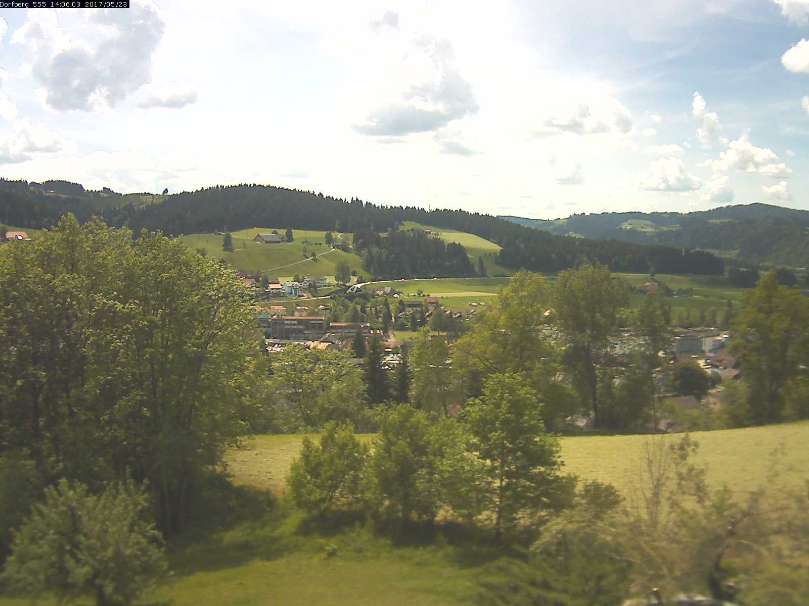 Webcam-Bild: Aussicht vom Dorfberg in Langnau 20170523-140601