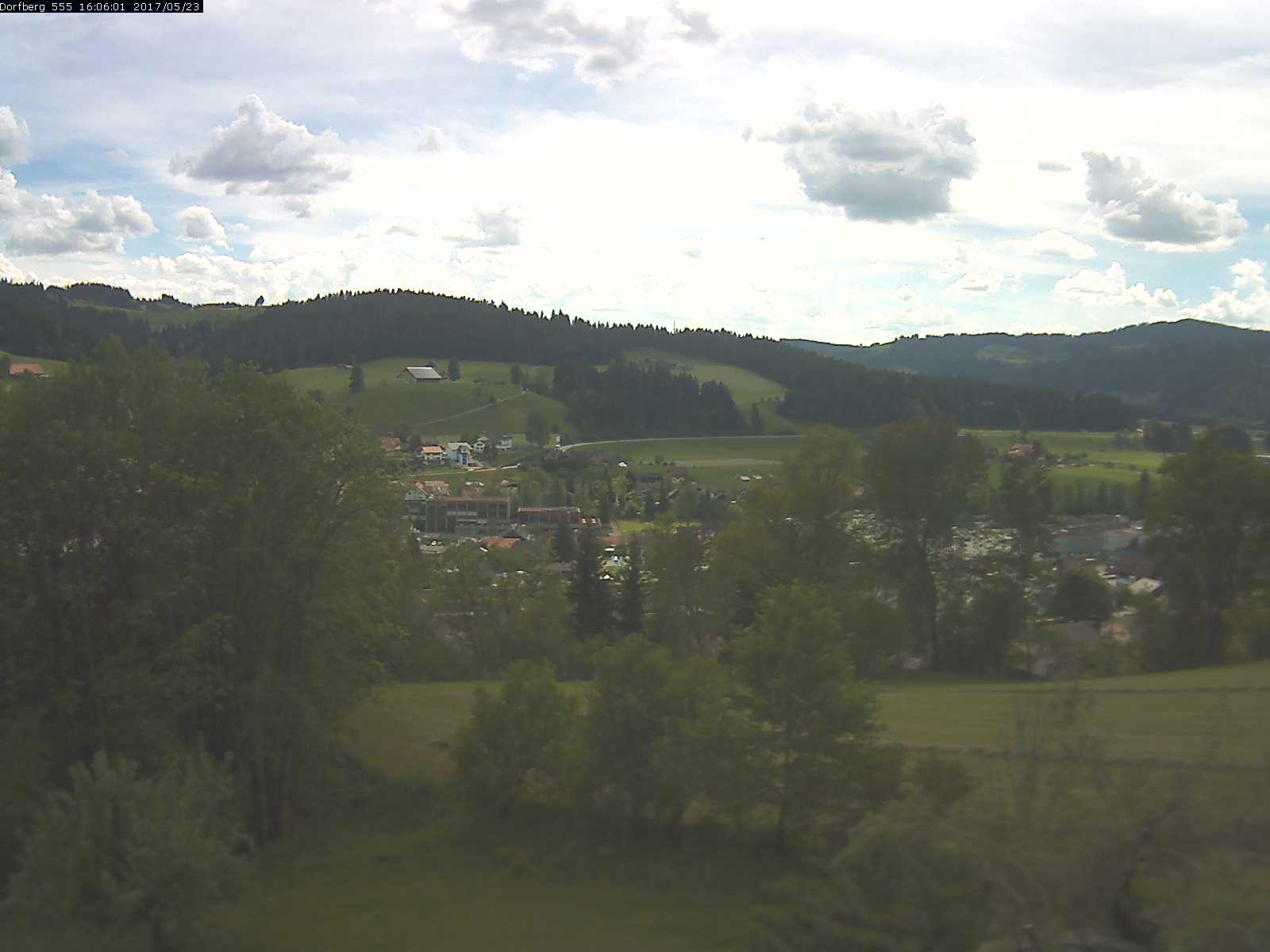 Webcam-Bild: Aussicht vom Dorfberg in Langnau 20170523-160601