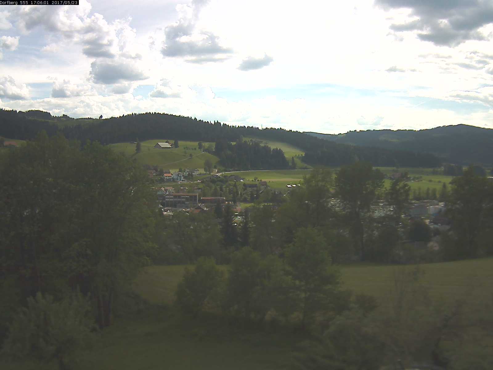 Webcam-Bild: Aussicht vom Dorfberg in Langnau 20170523-170601