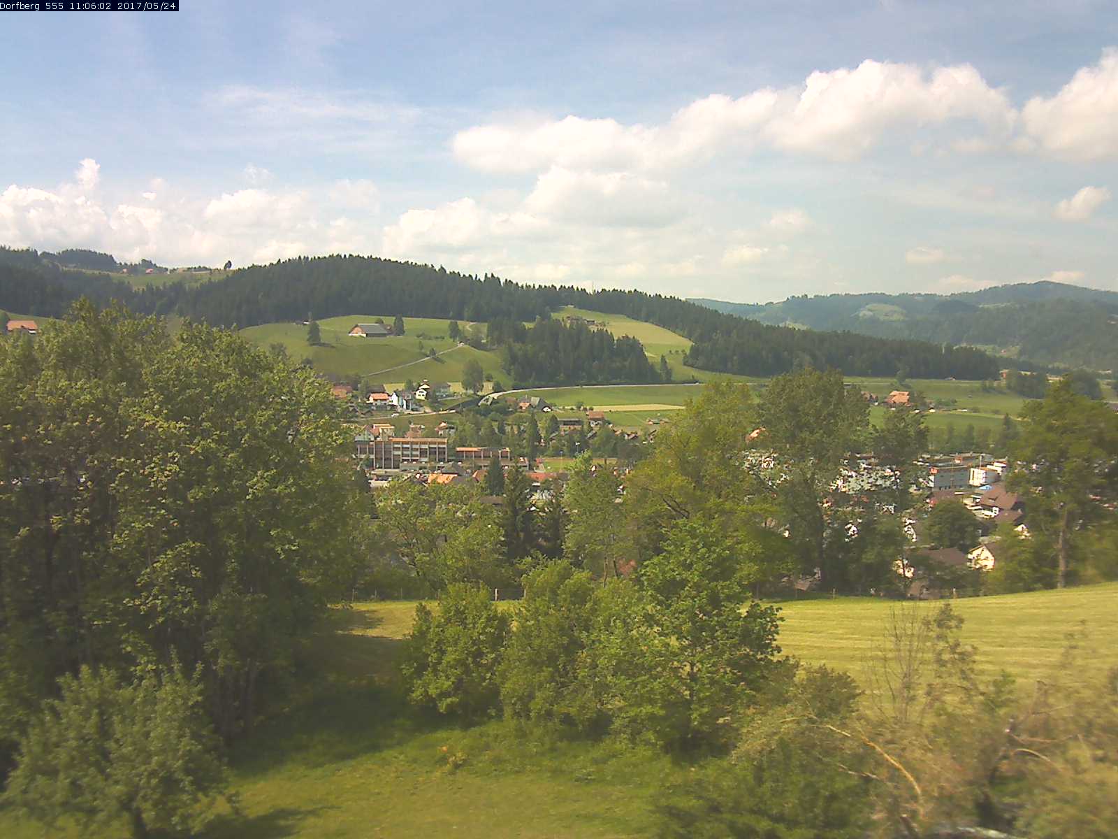 Webcam-Bild: Aussicht vom Dorfberg in Langnau 20170524-110601