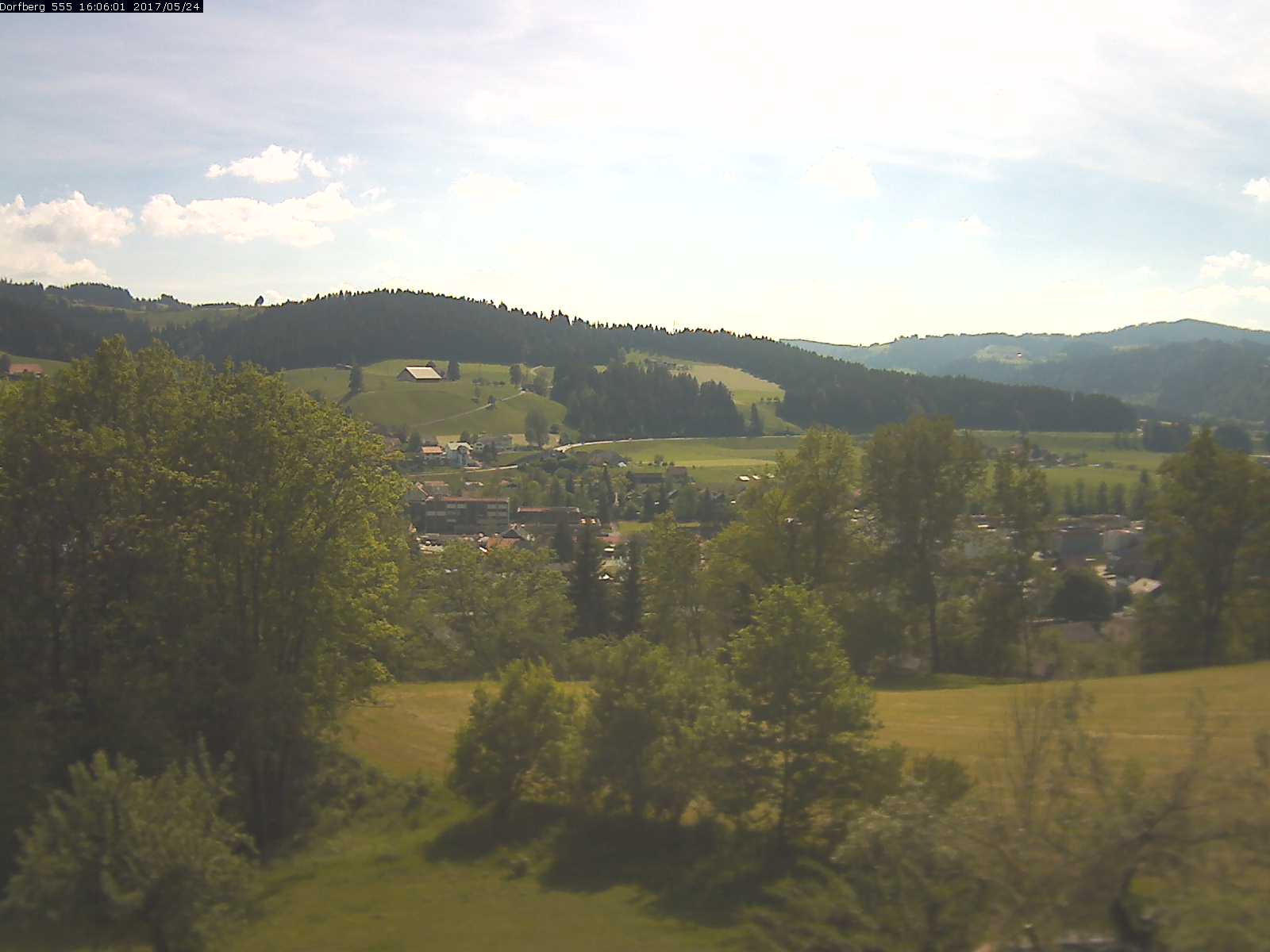 Webcam-Bild: Aussicht vom Dorfberg in Langnau 20170524-160601