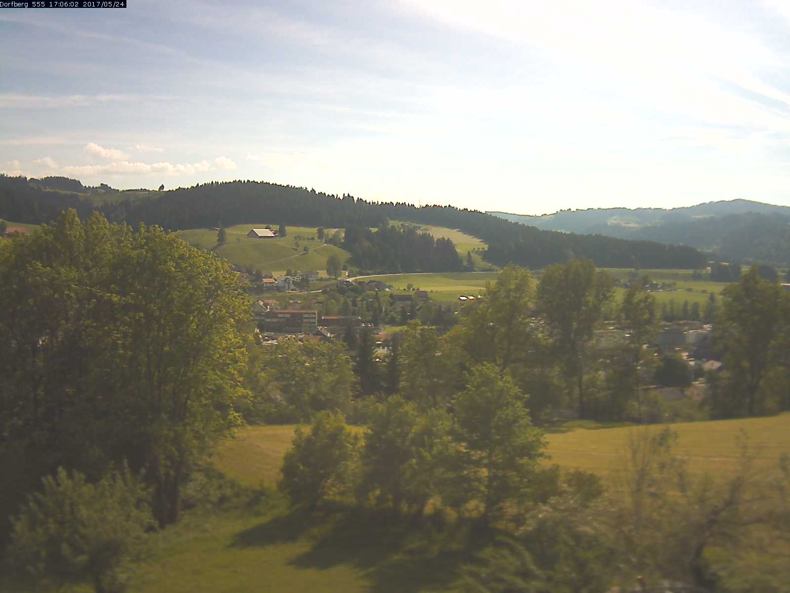 Webcam-Bild: Aussicht vom Dorfberg in Langnau 20170524-170601