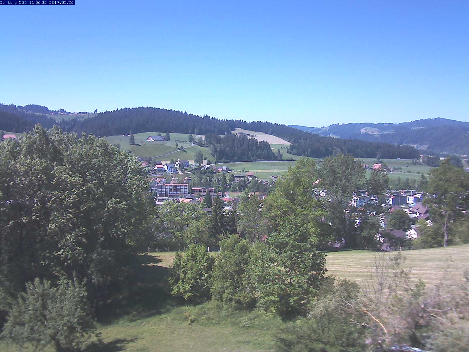 Webcam-Bild: Aussicht vom Dorfberg in Langnau 20170526-110601