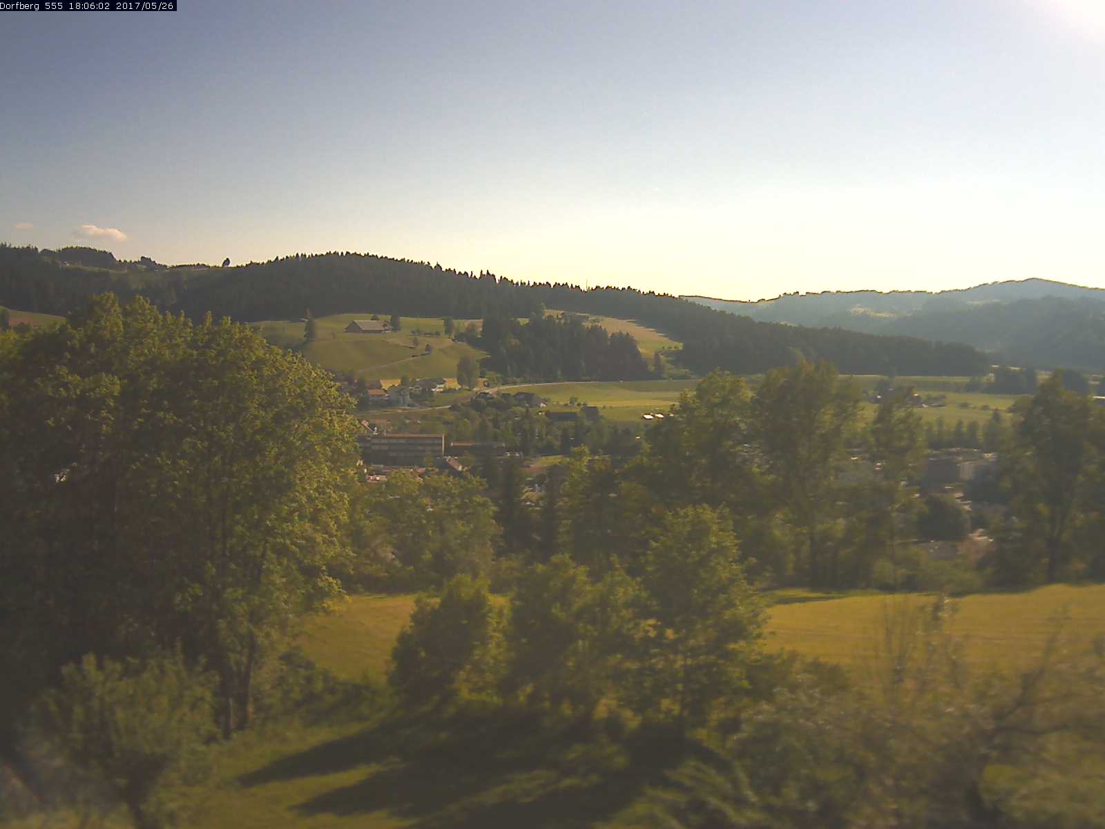 Webcam-Bild: Aussicht vom Dorfberg in Langnau 20170526-180601