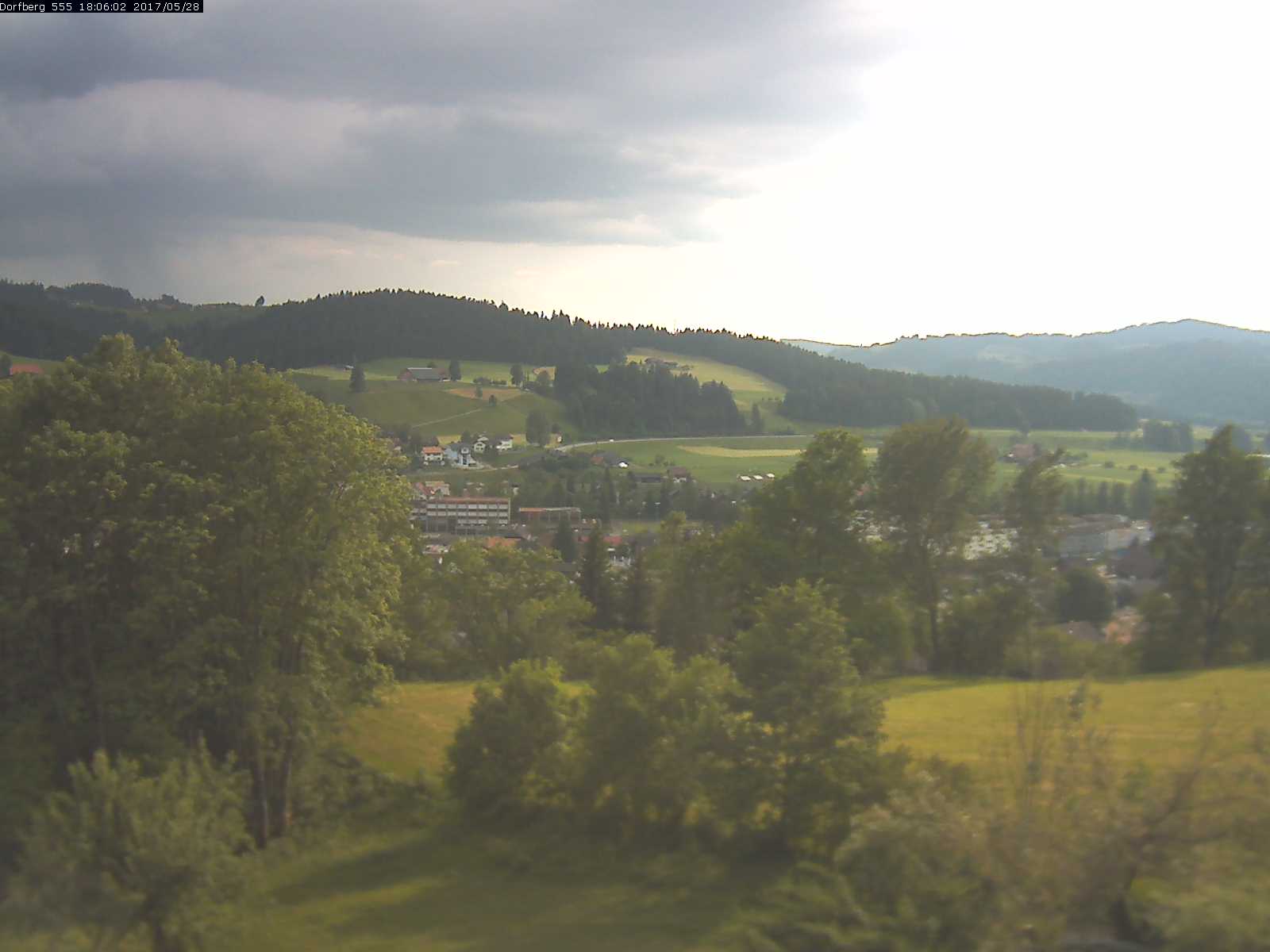 Webcam-Bild: Aussicht vom Dorfberg in Langnau 20170528-180601