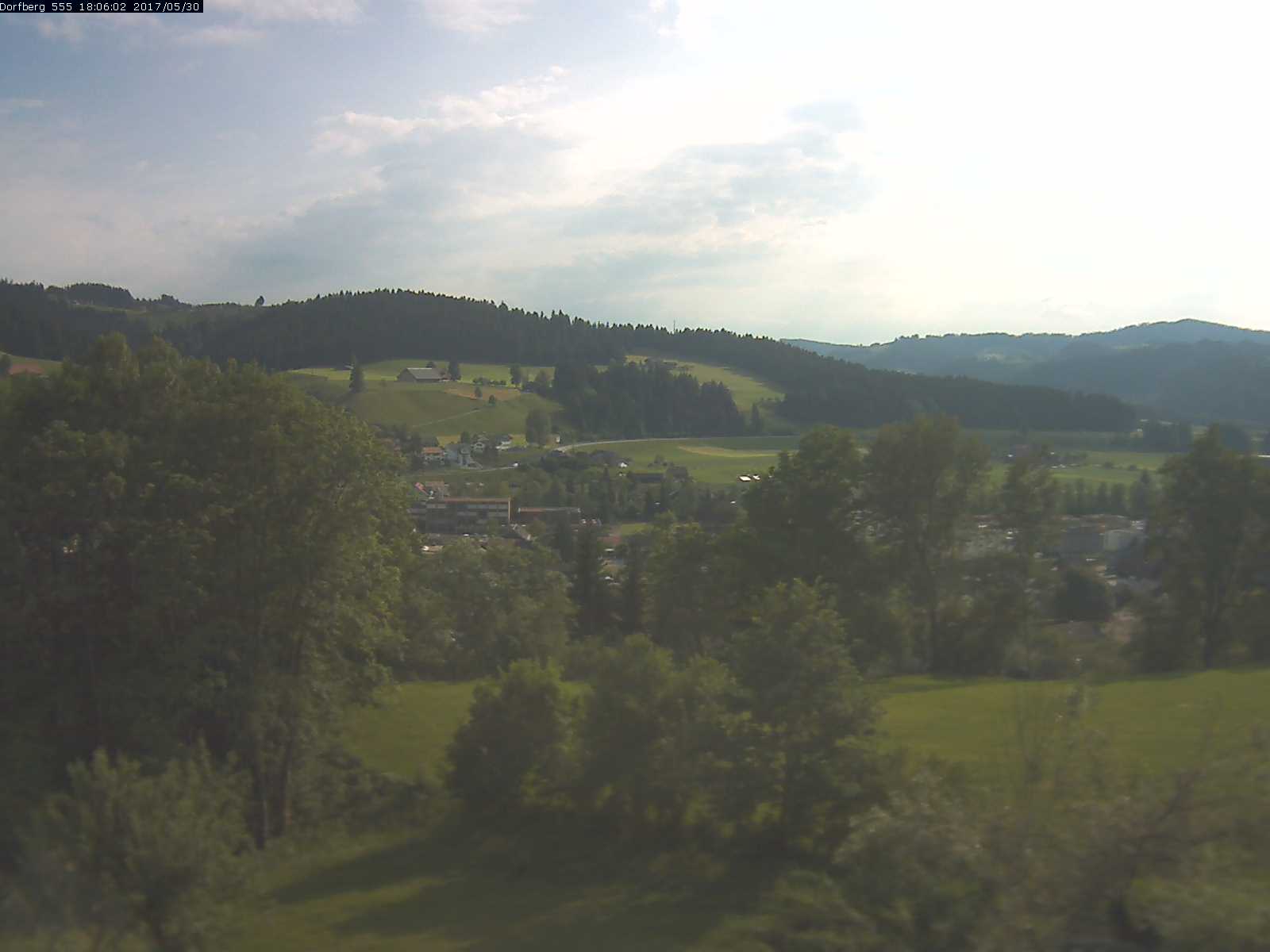 Webcam-Bild: Aussicht vom Dorfberg in Langnau 20170530-180601
