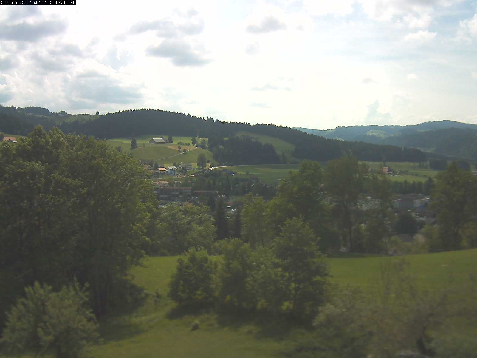 Webcam-Bild: Aussicht vom Dorfberg in Langnau 20170531-150601