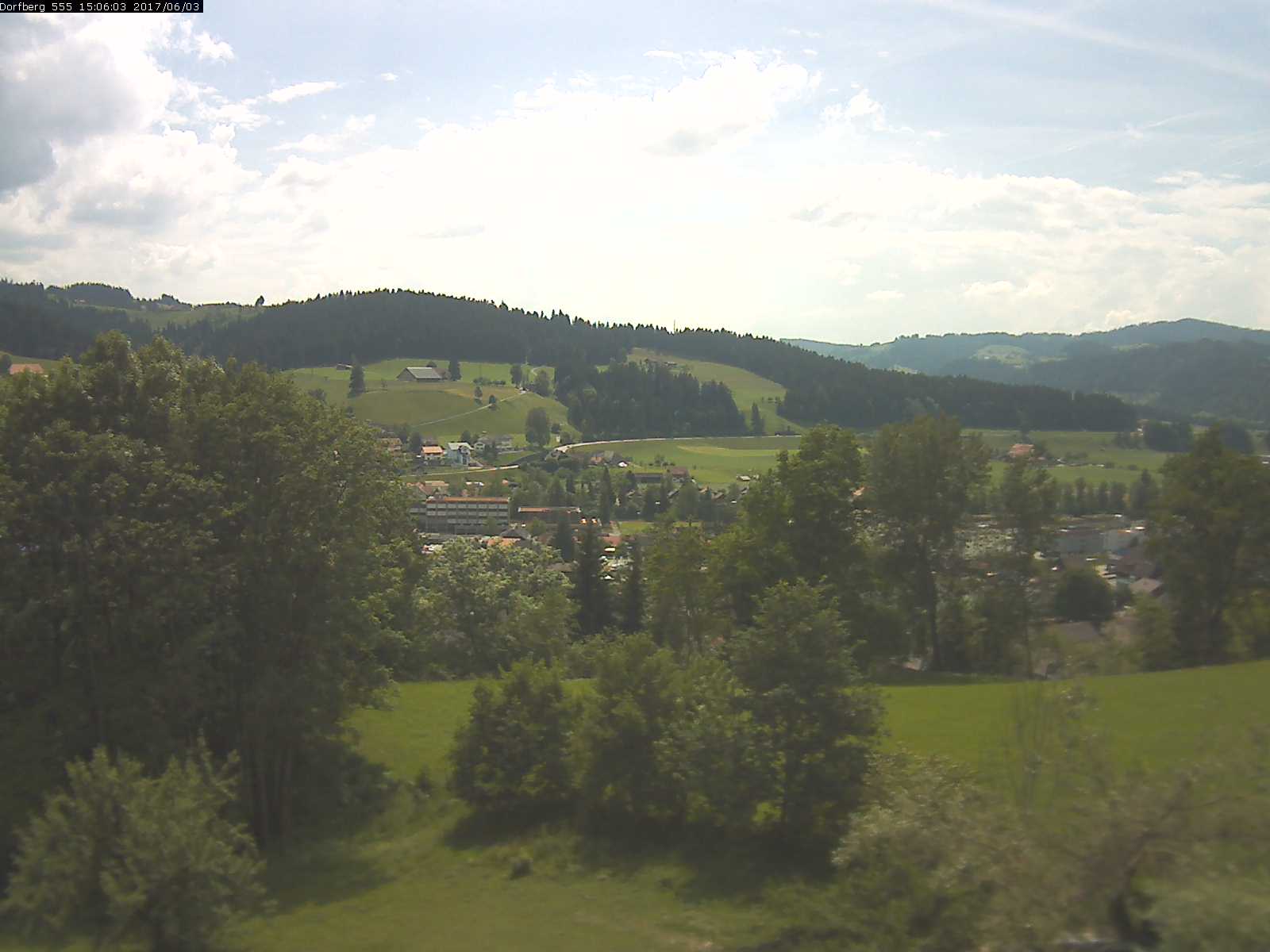 Webcam-Bild: Aussicht vom Dorfberg in Langnau 20170603-150601
