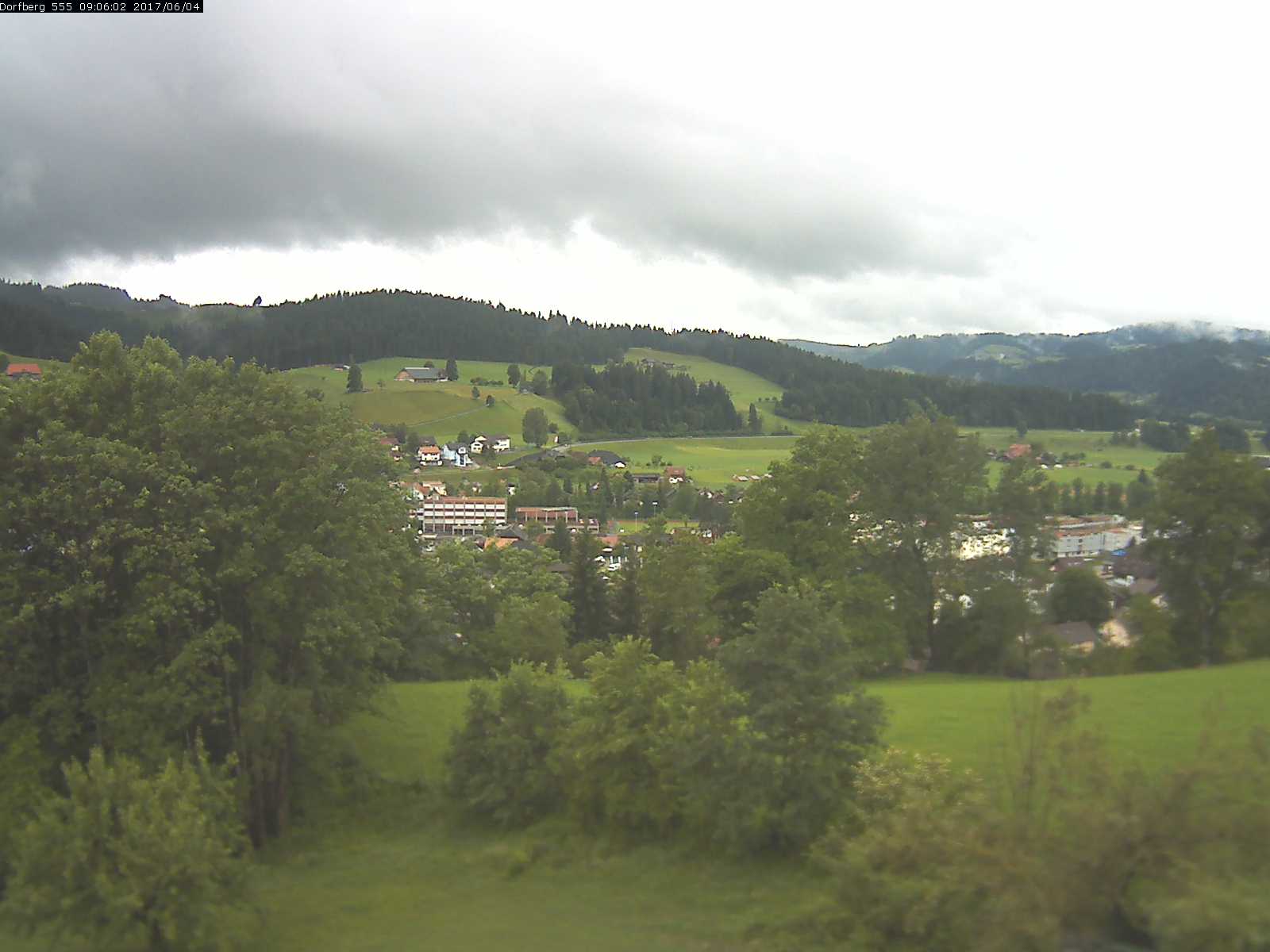 Webcam-Bild: Aussicht vom Dorfberg in Langnau 20170604-090601