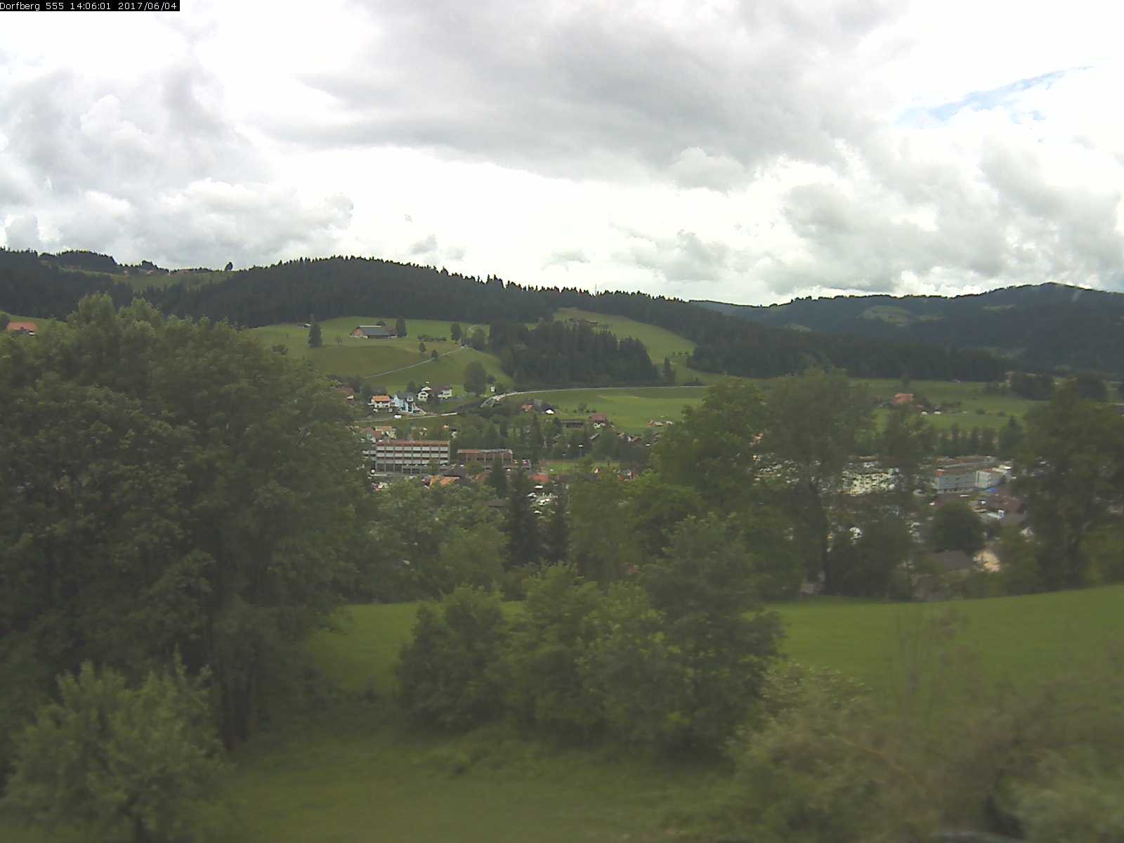 Webcam-Bild: Aussicht vom Dorfberg in Langnau 20170604-140601