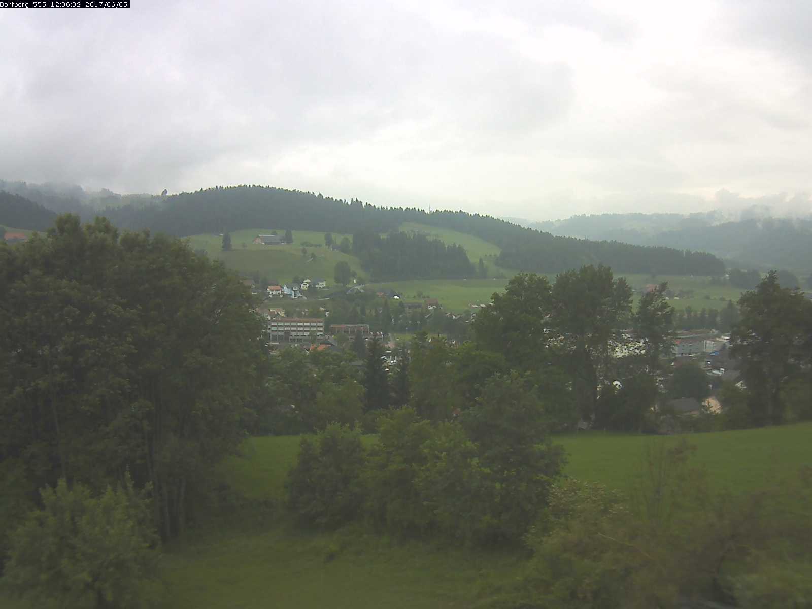 Webcam-Bild: Aussicht vom Dorfberg in Langnau 20170605-120601