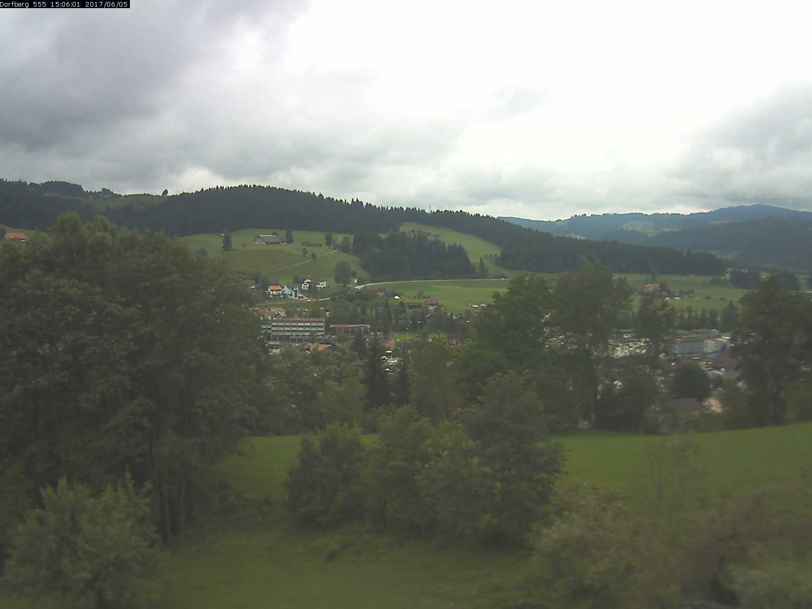 Webcam-Bild: Aussicht vom Dorfberg in Langnau 20170605-150601